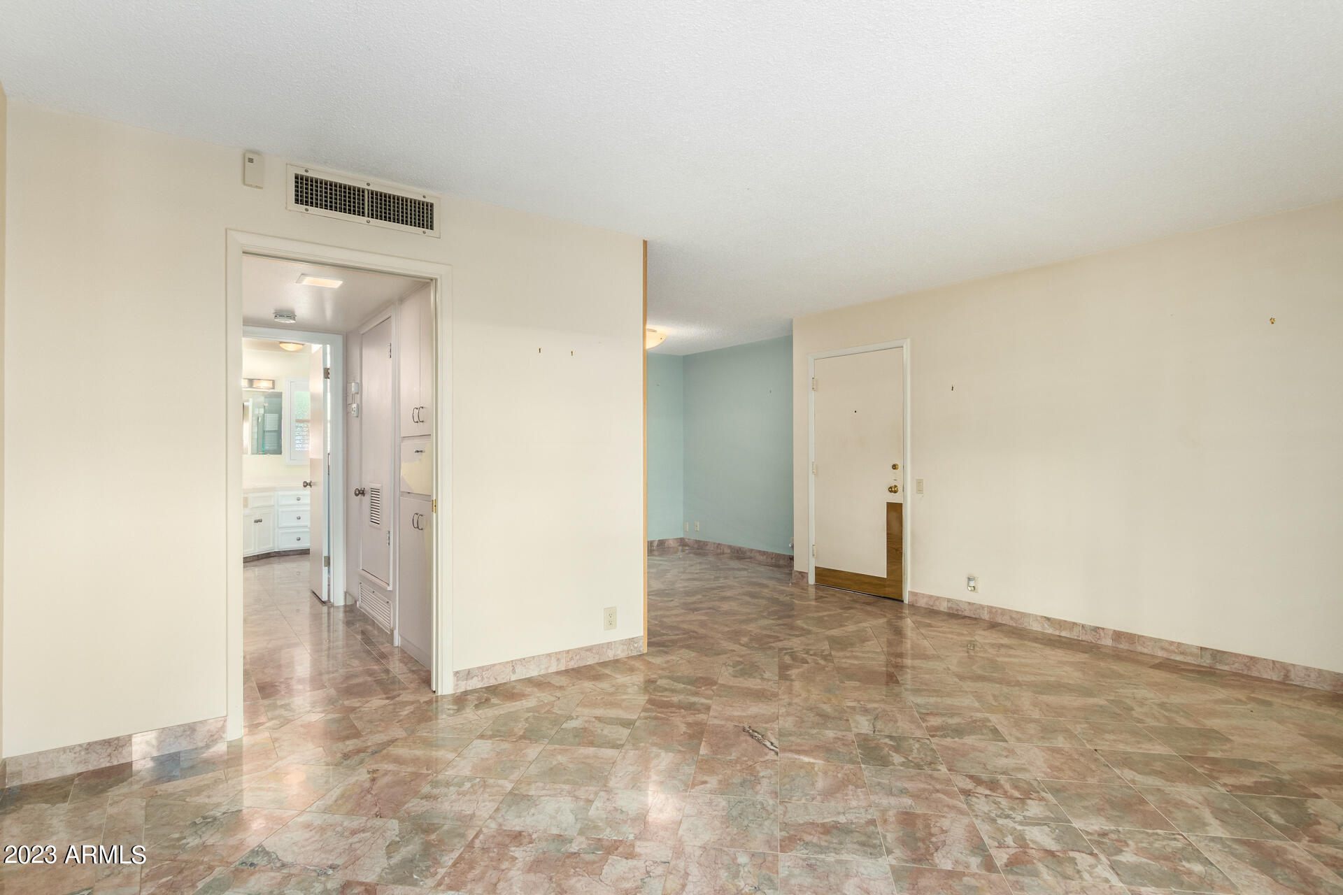 520 W CLARENDON Avenue # E23