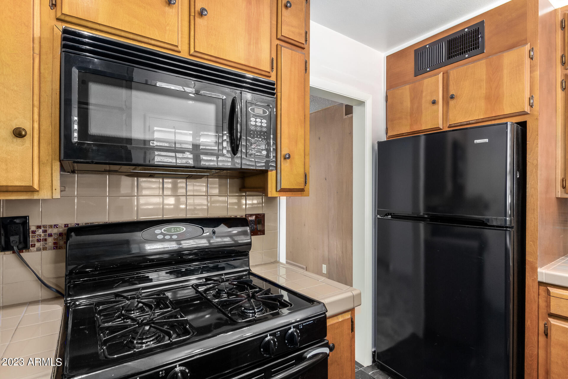 520 W CLARENDON Avenue # E23