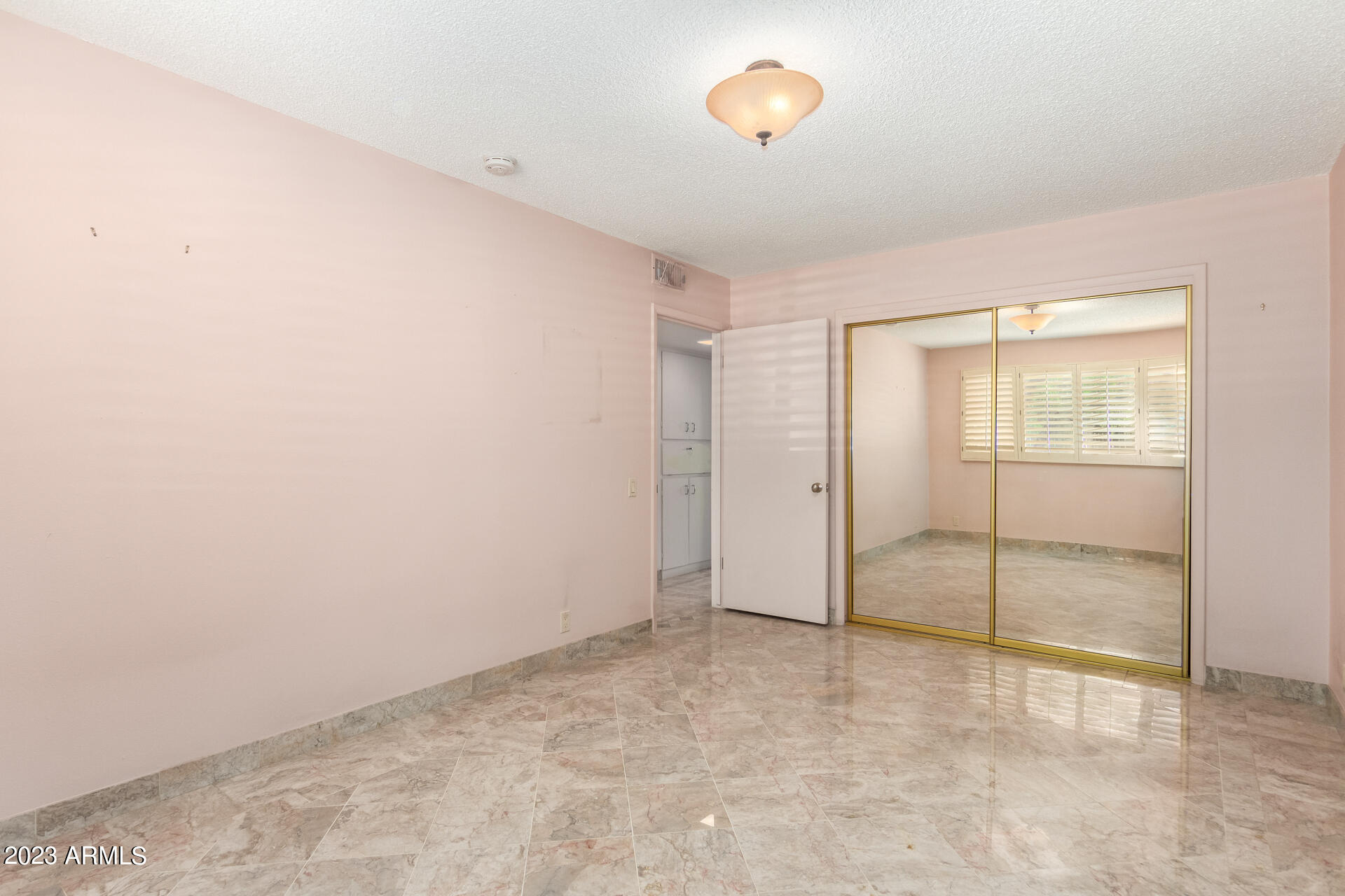 520 W CLARENDON Avenue # E23