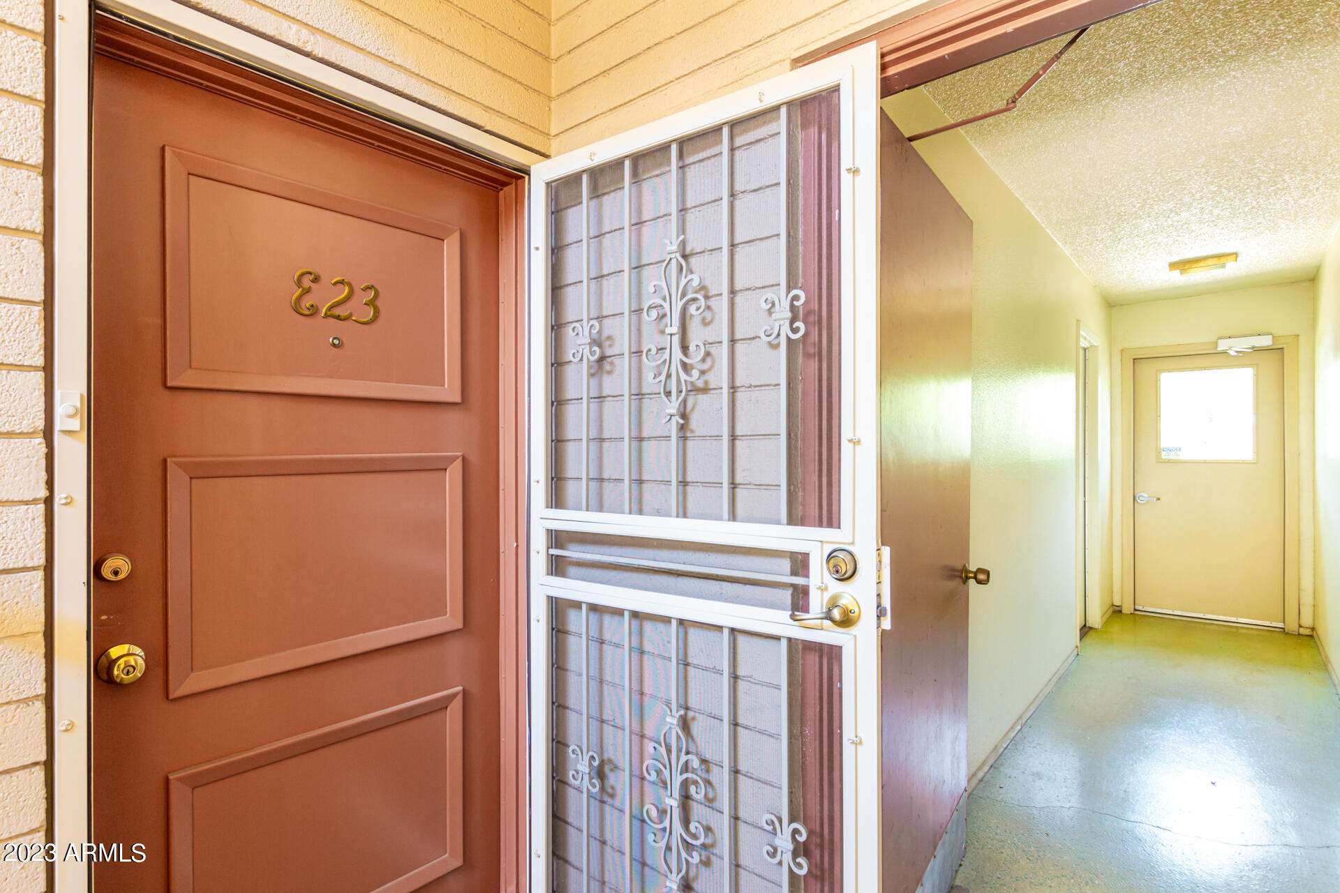 520 W CLARENDON Avenue # E23