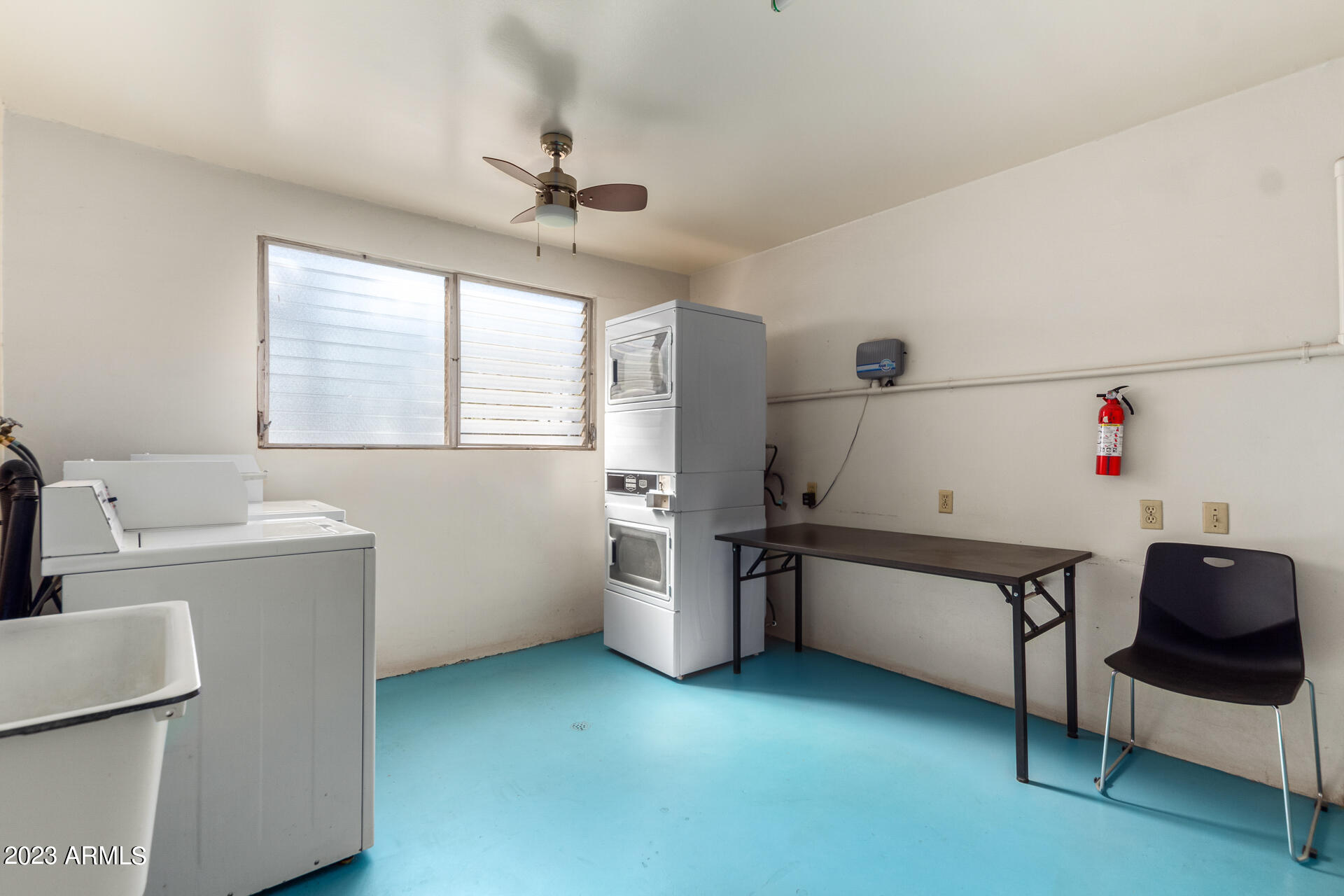 520 W CLARENDON Avenue # E23