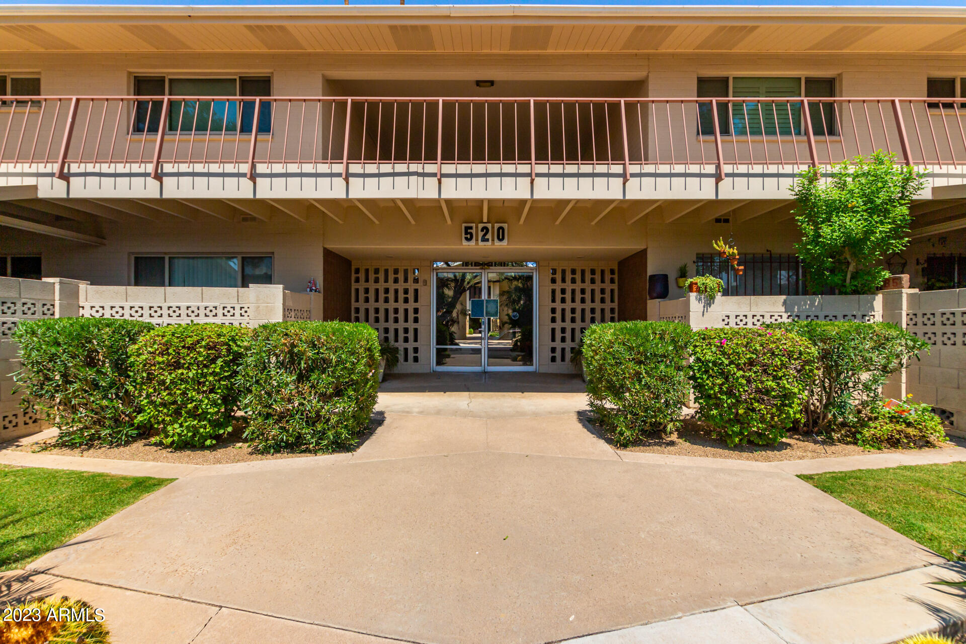 520 W CLARENDON Avenue # E23