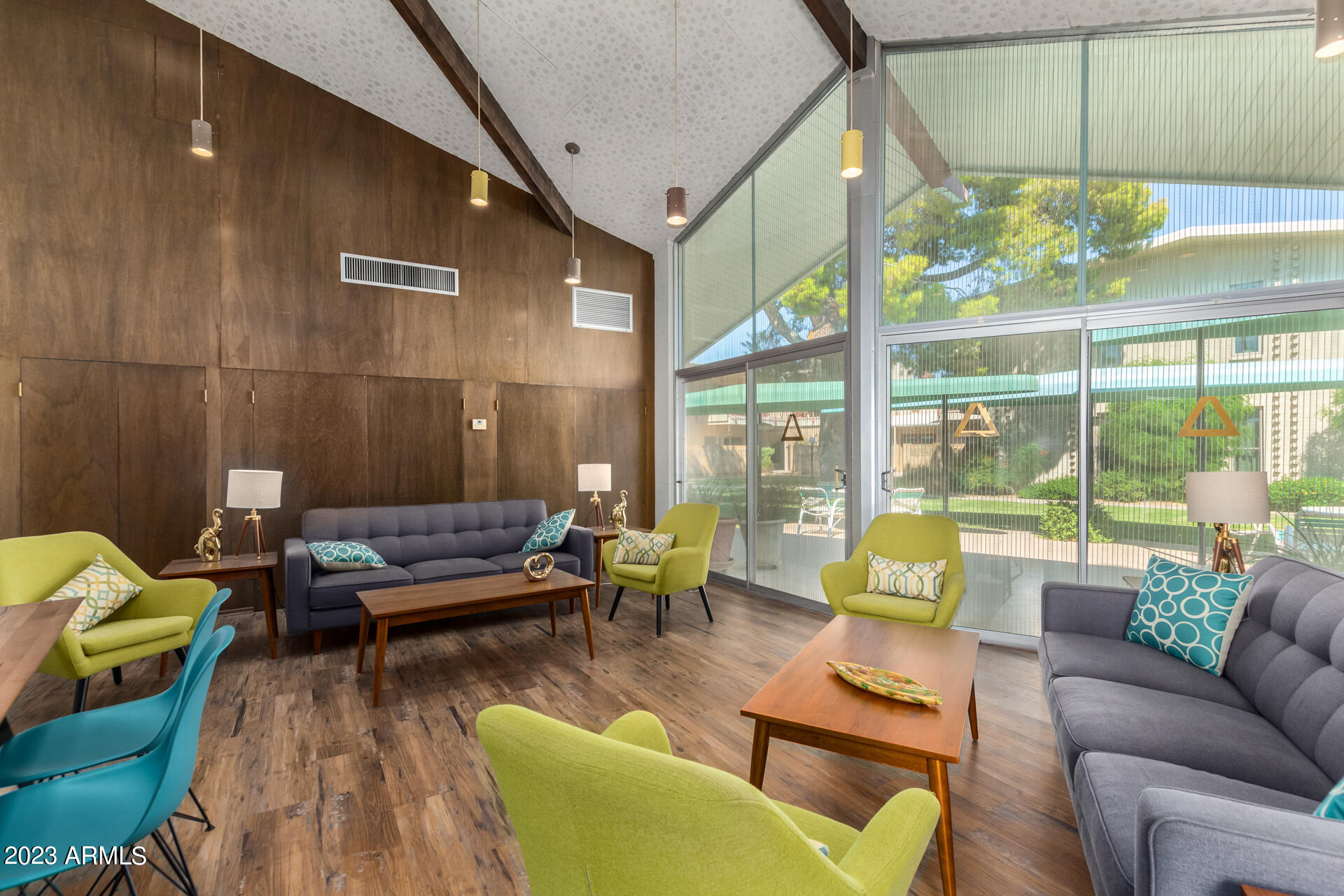 520 W CLARENDON Avenue # E23