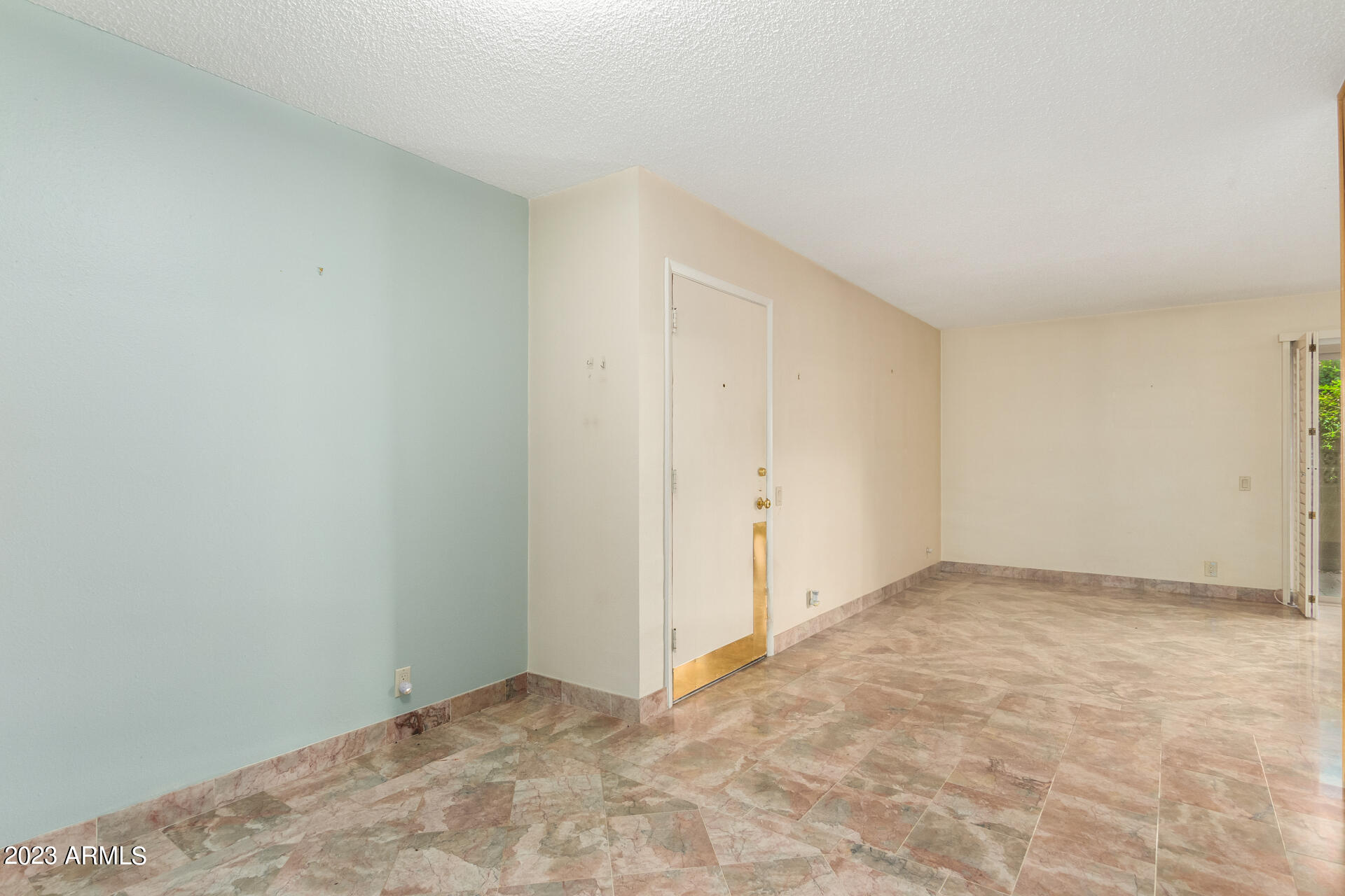 520 W CLARENDON Avenue # E23
