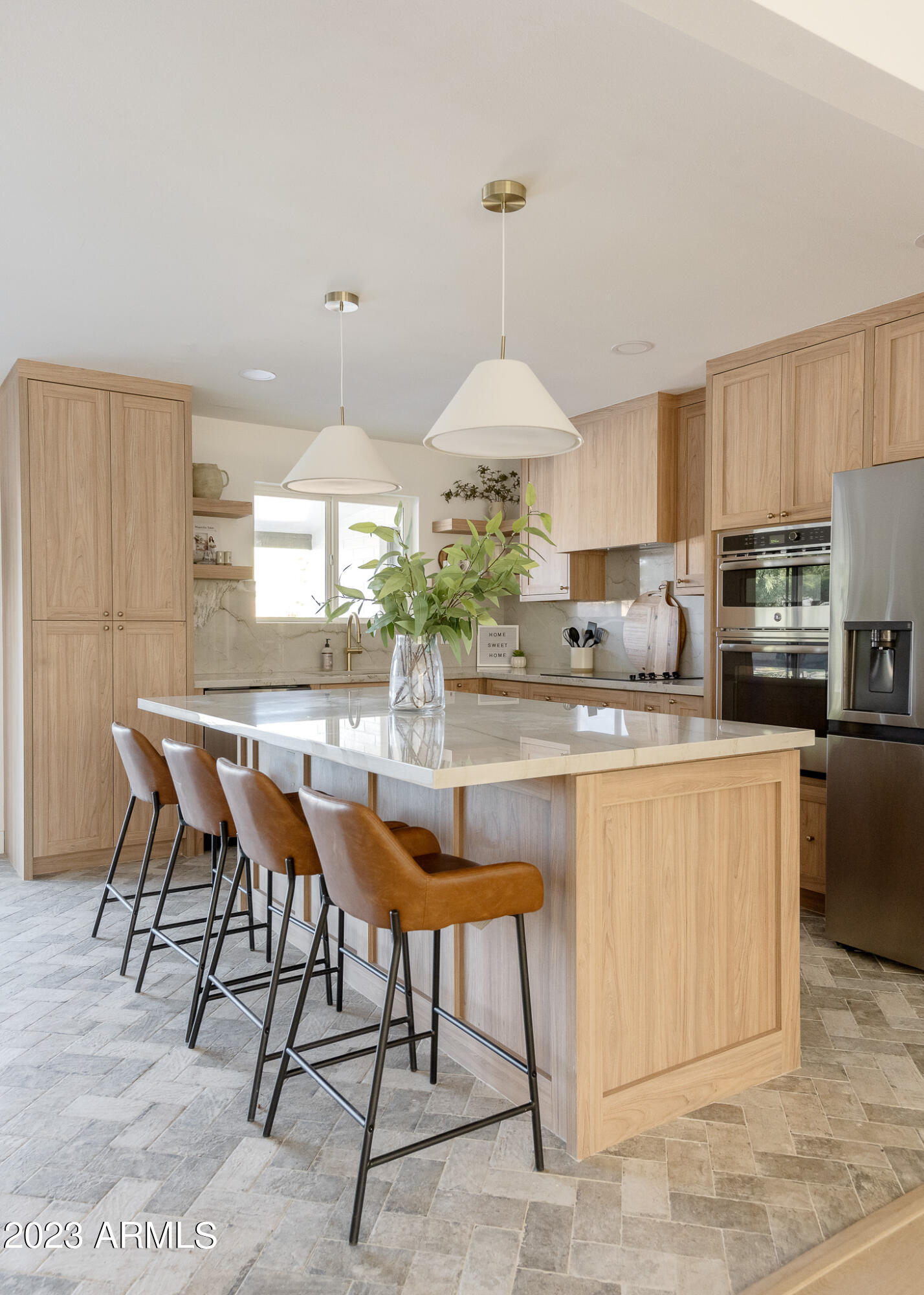 1324 W MISSION Lane