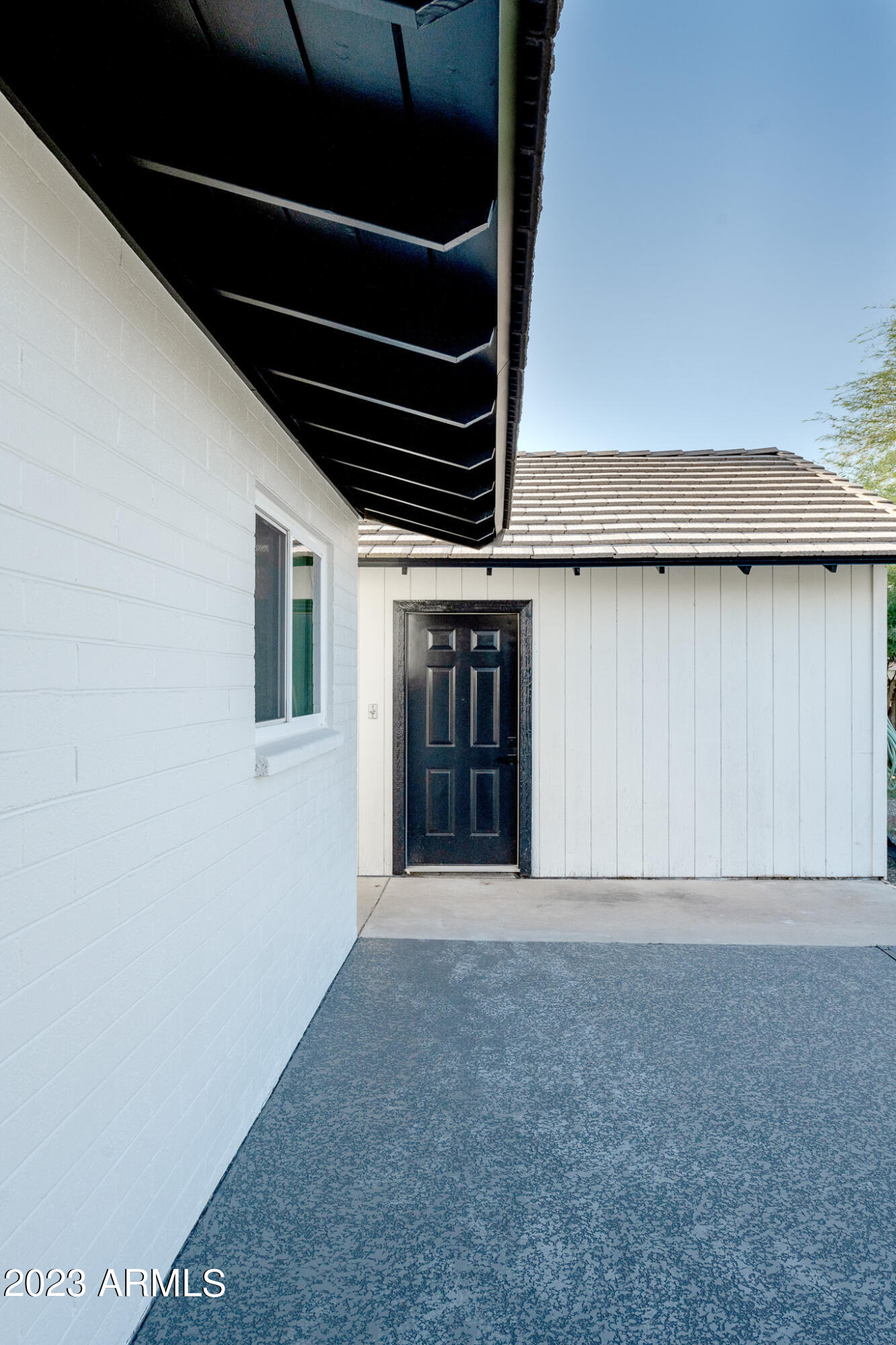 1324 W MISSION Lane