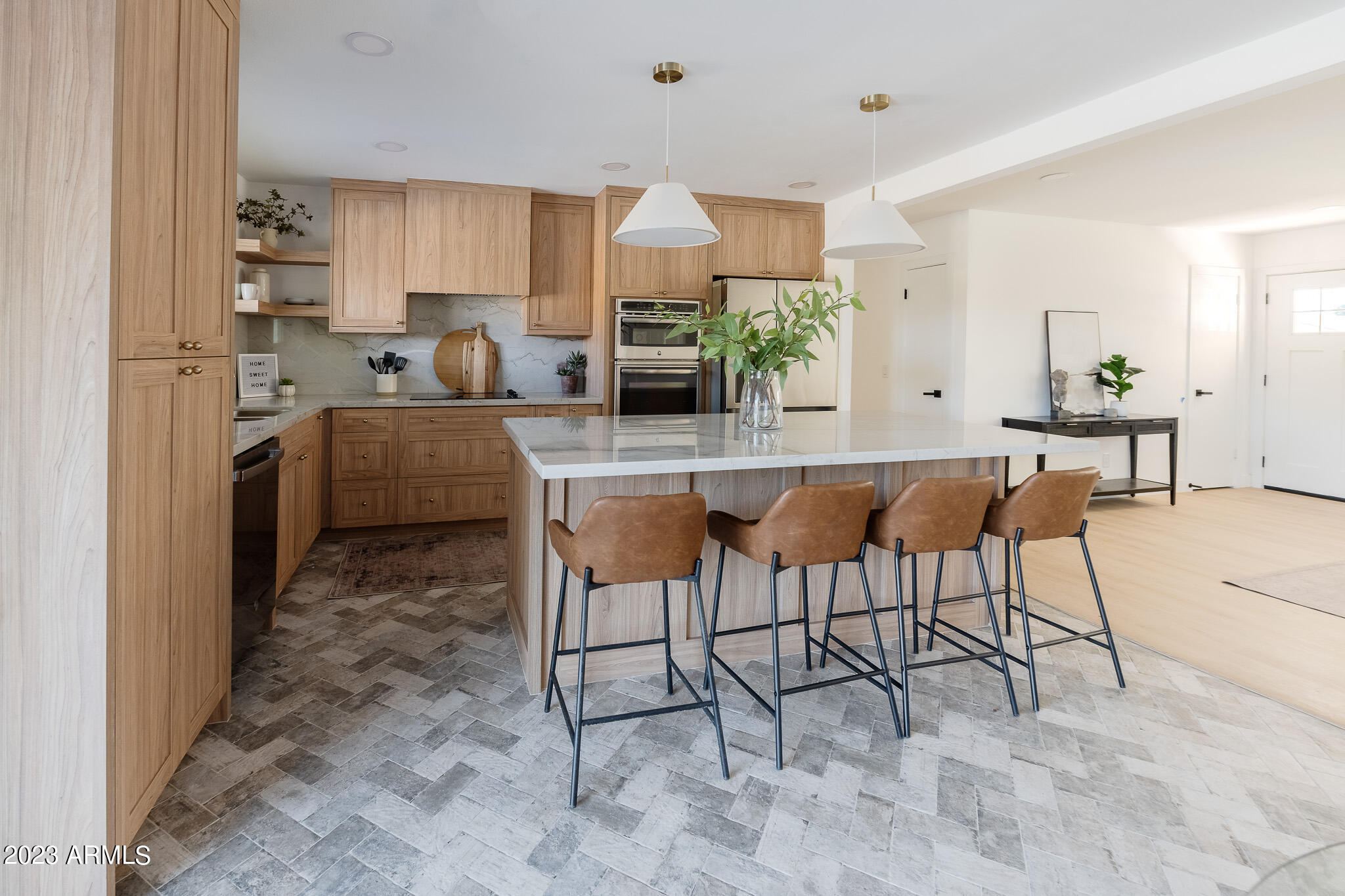 1324 W MISSION Lane