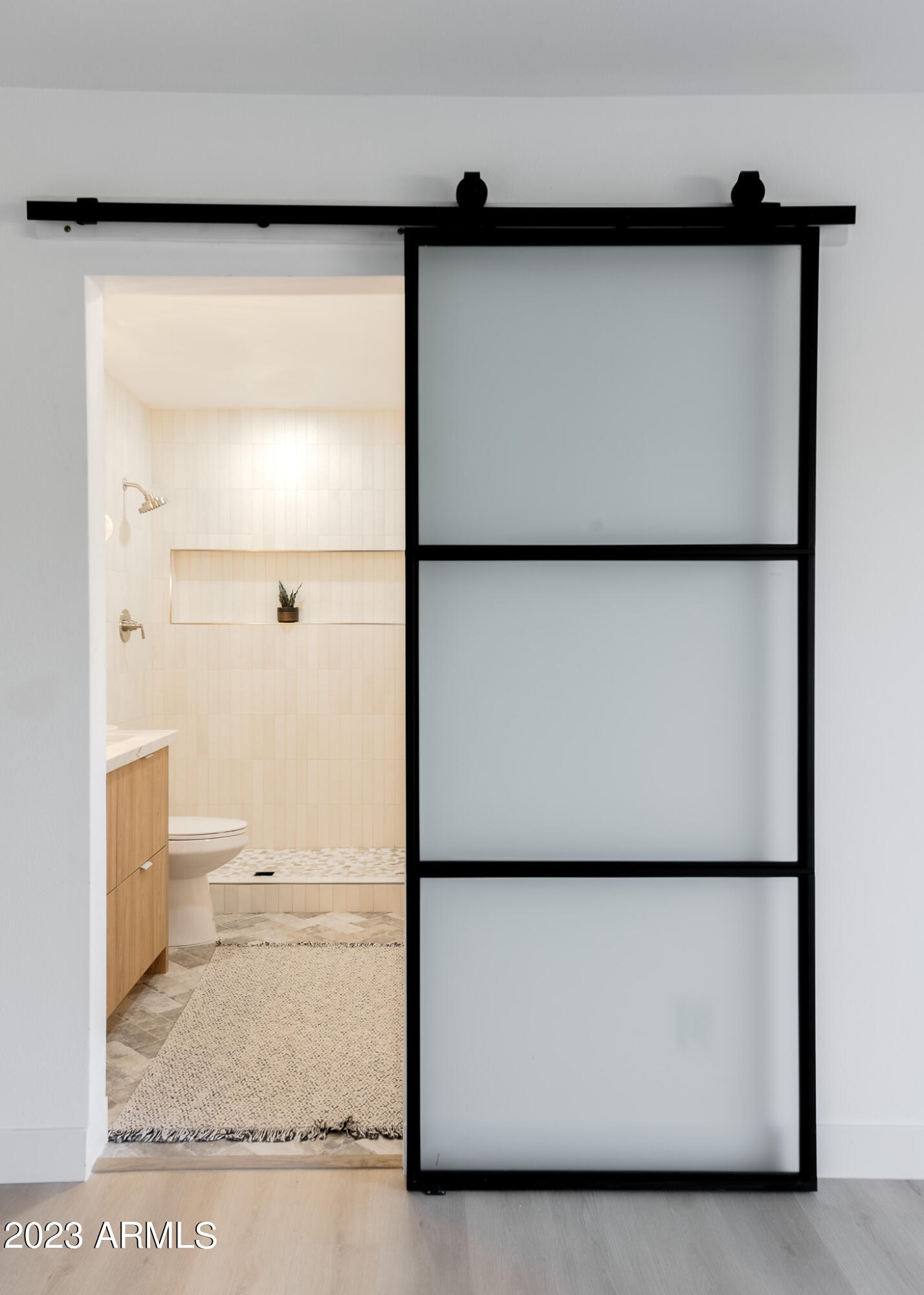 1324 W MISSION Lane
