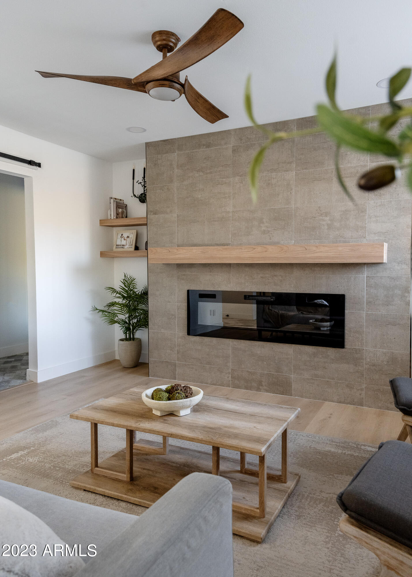 1324 W MISSION Lane