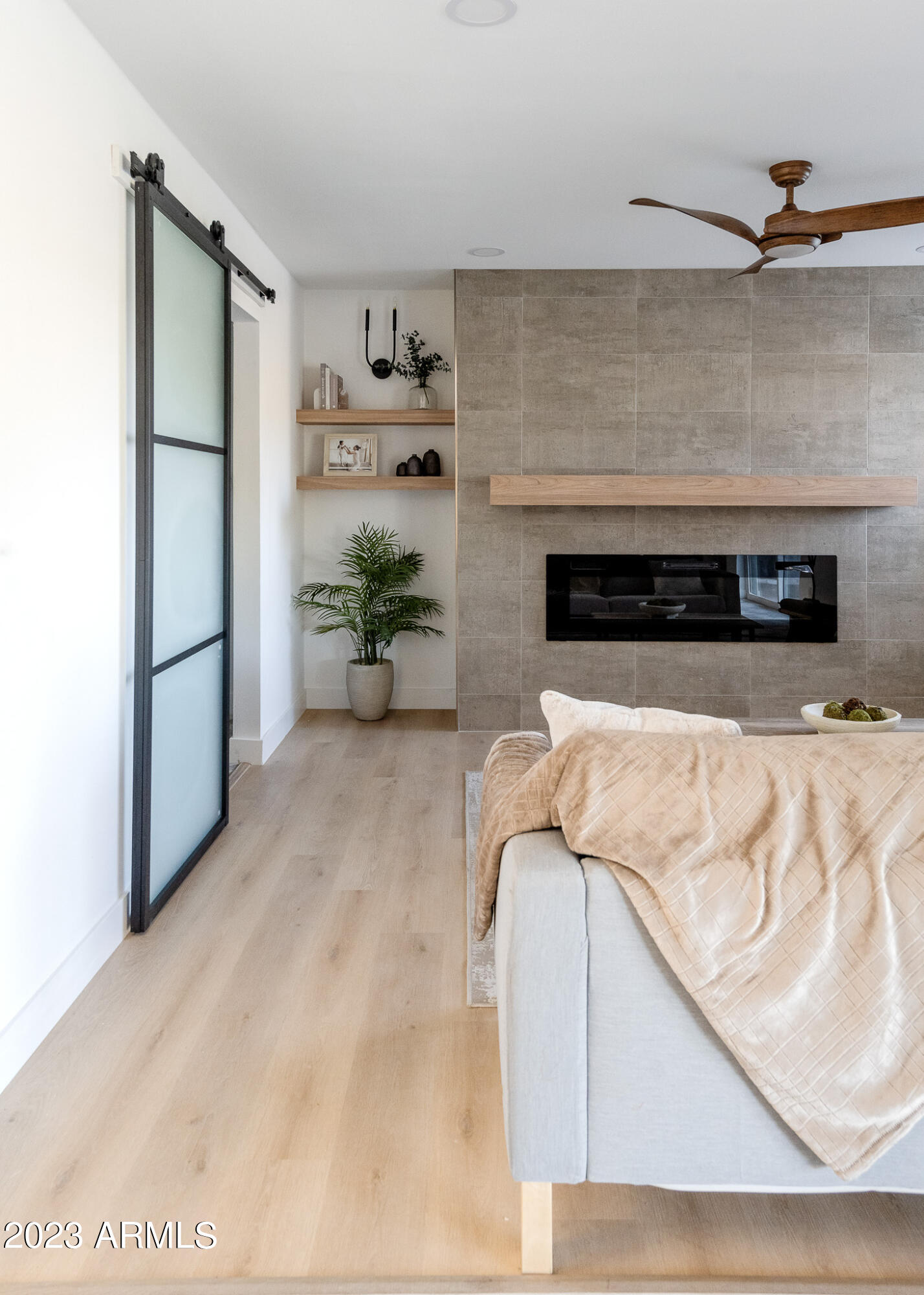 1324 W MISSION Lane