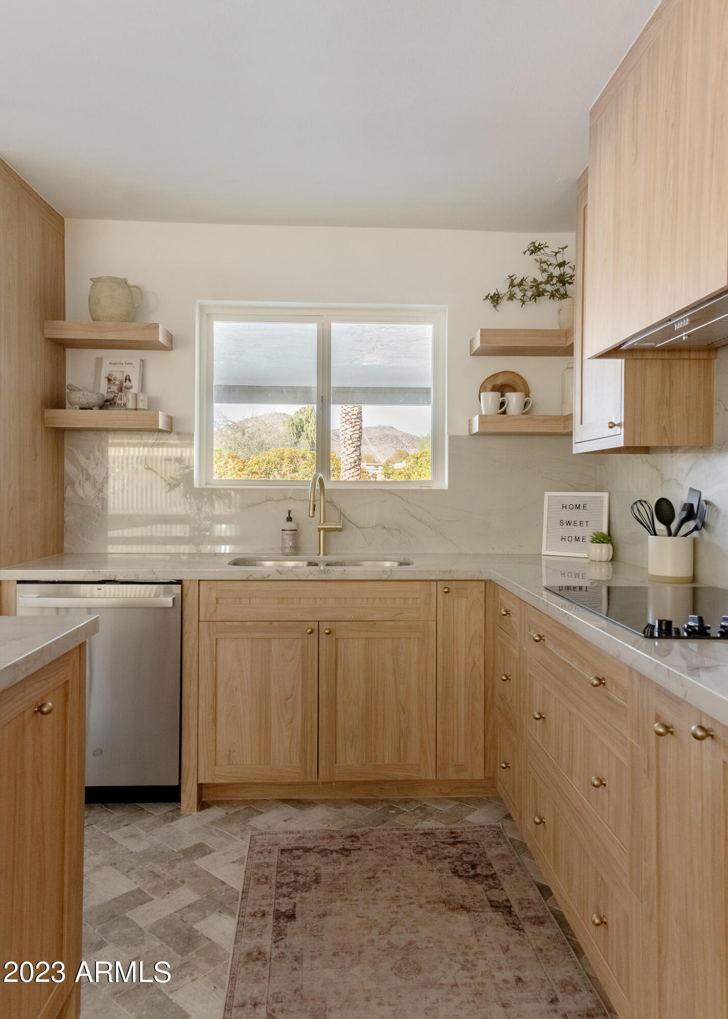 1324 W MISSION Lane