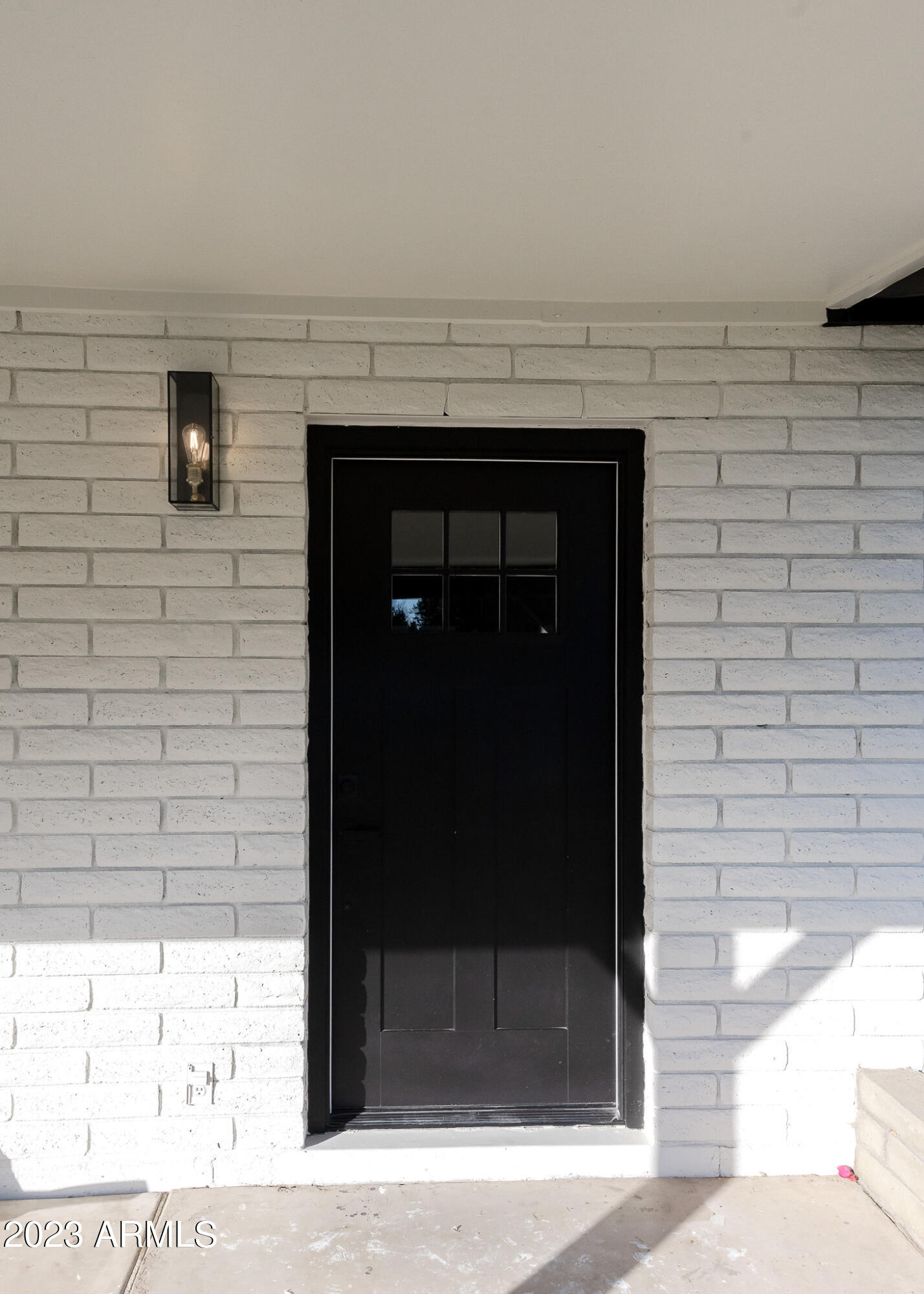 1324 W MISSION Lane