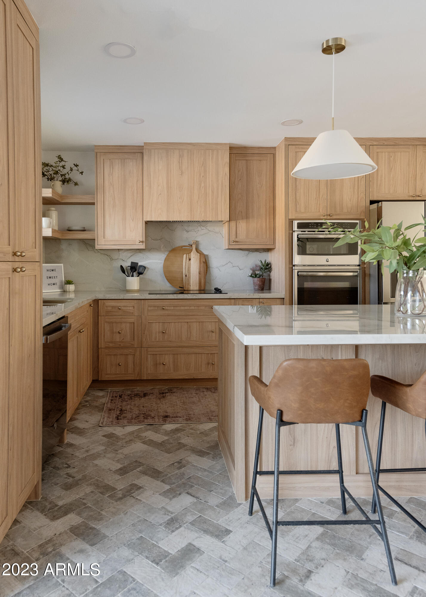 1324 W MISSION Lane
