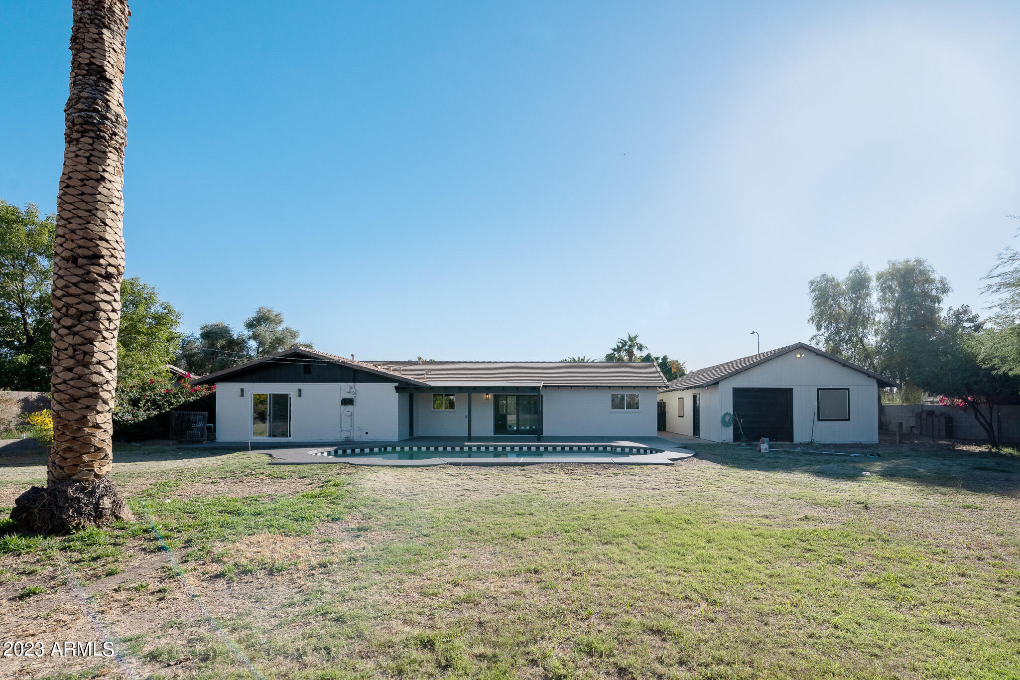 1324 W MISSION Lane