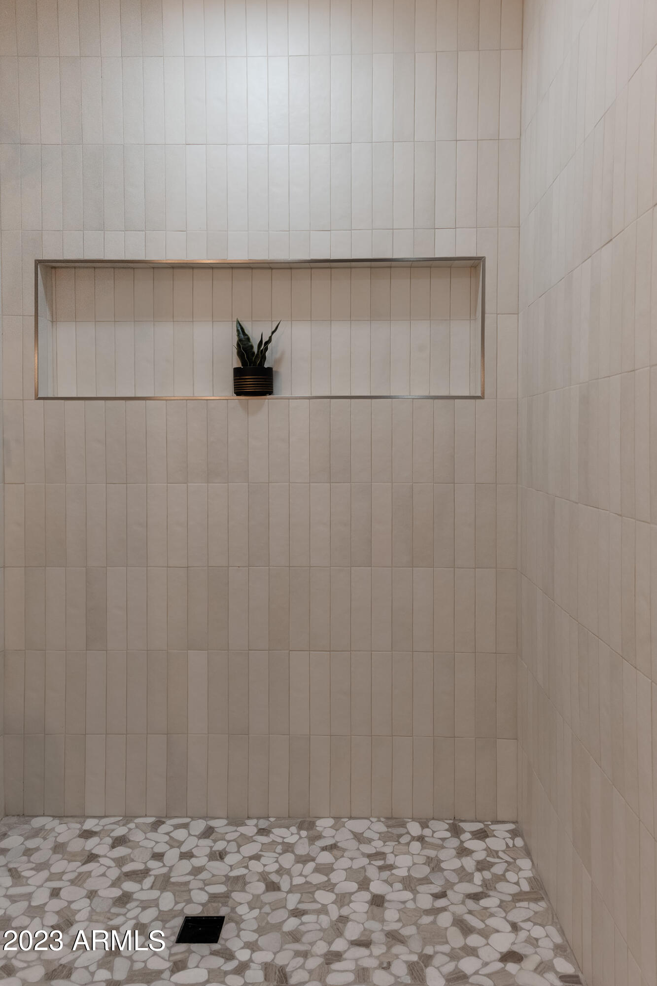 1324 W MISSION Lane