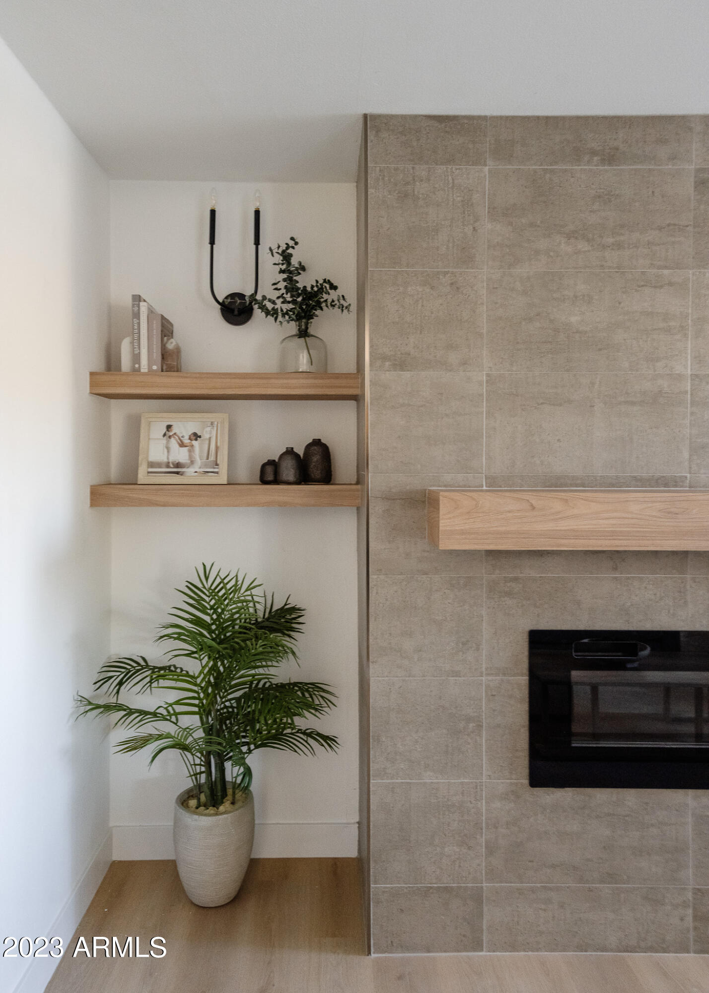 1324 W MISSION Lane