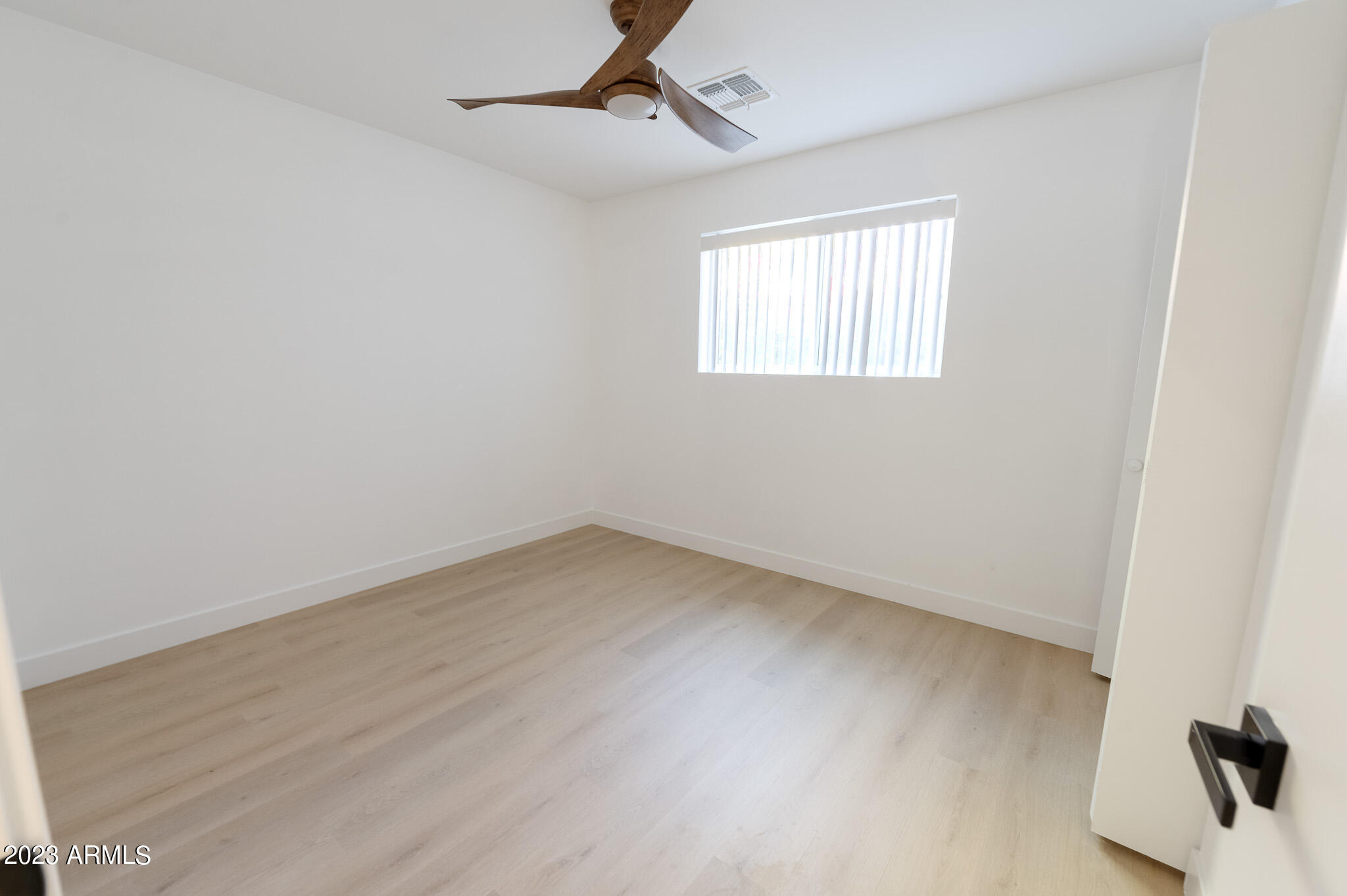 1324 W MISSION Lane