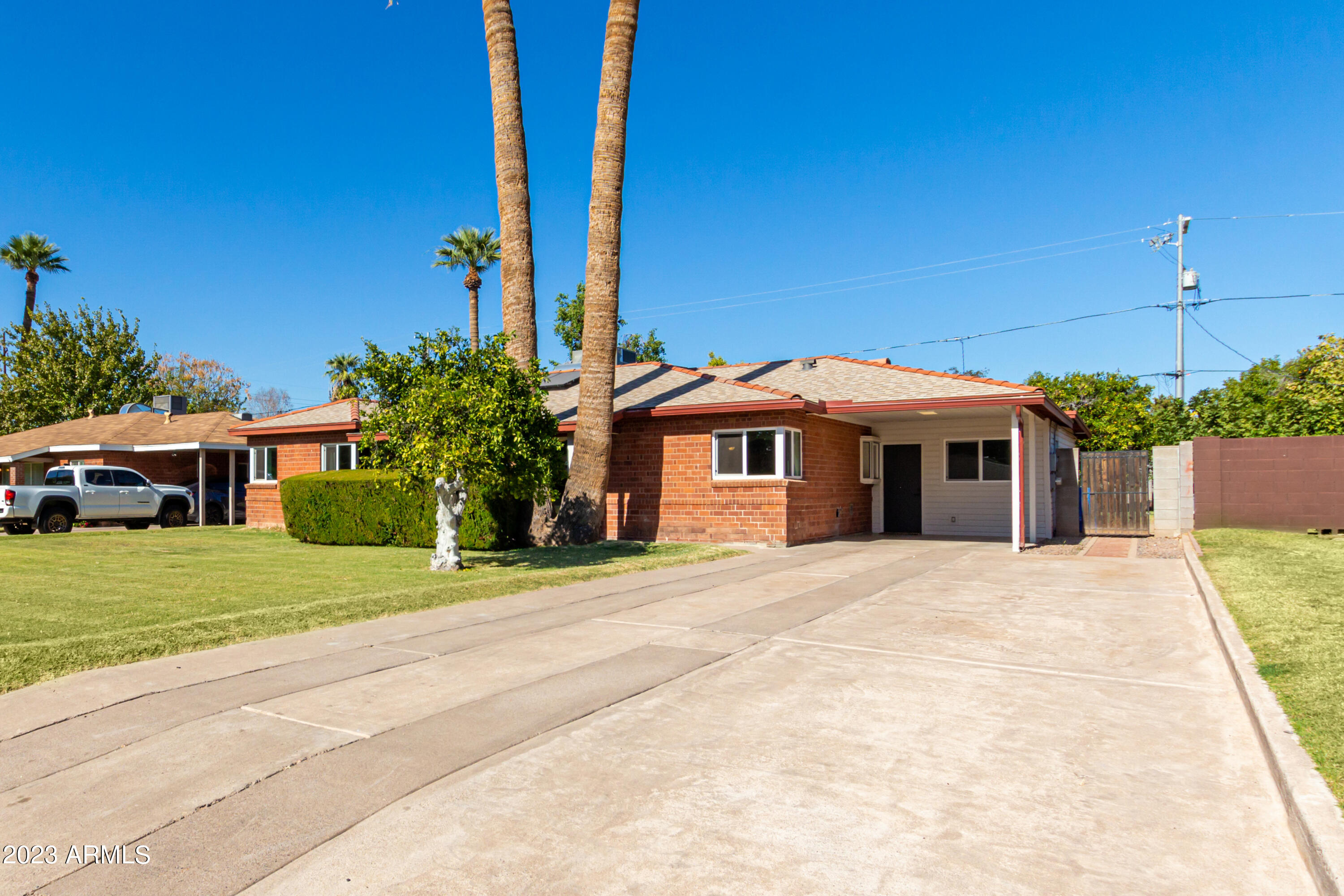 826 E LAMAR Road