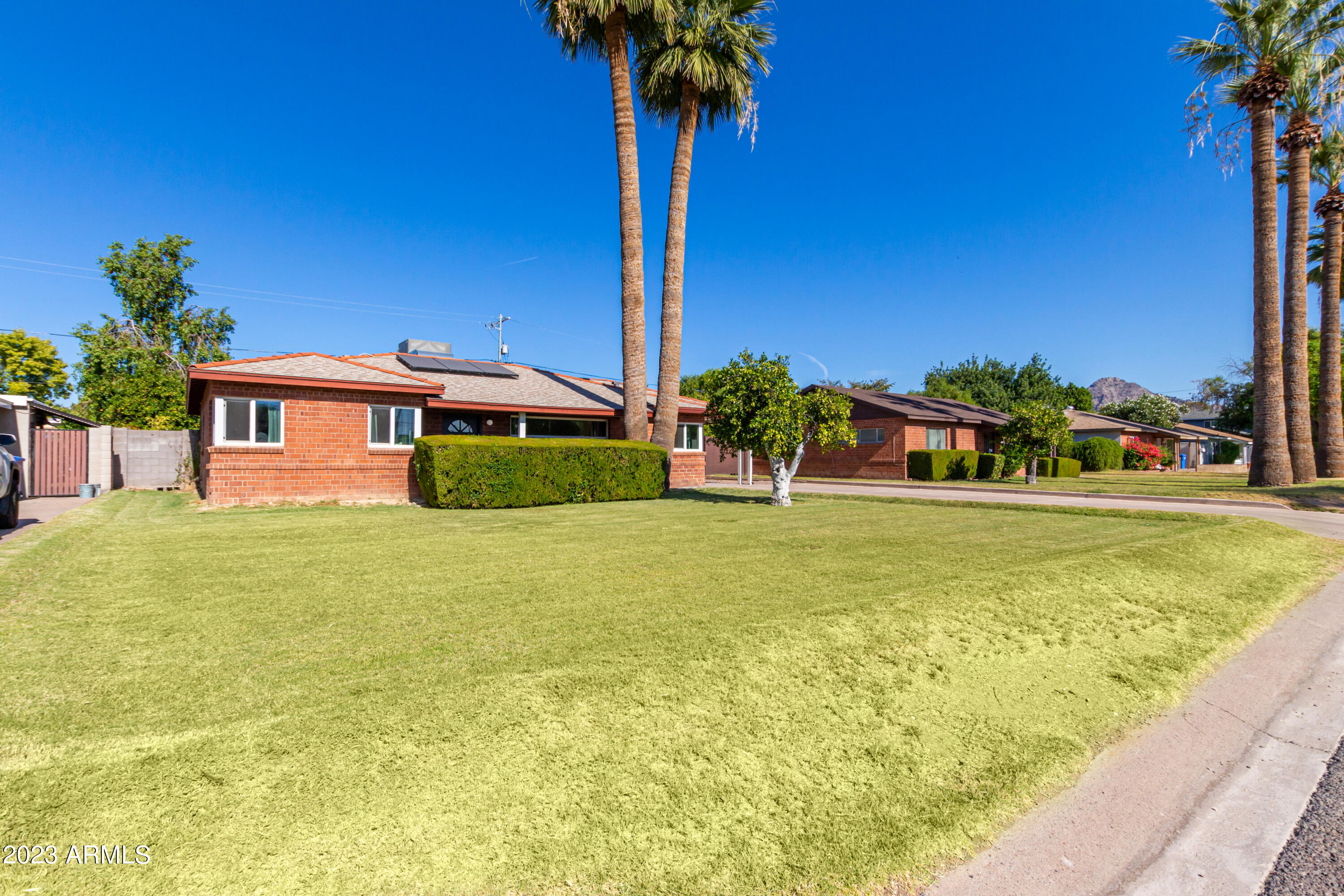 826 E LAMAR Road