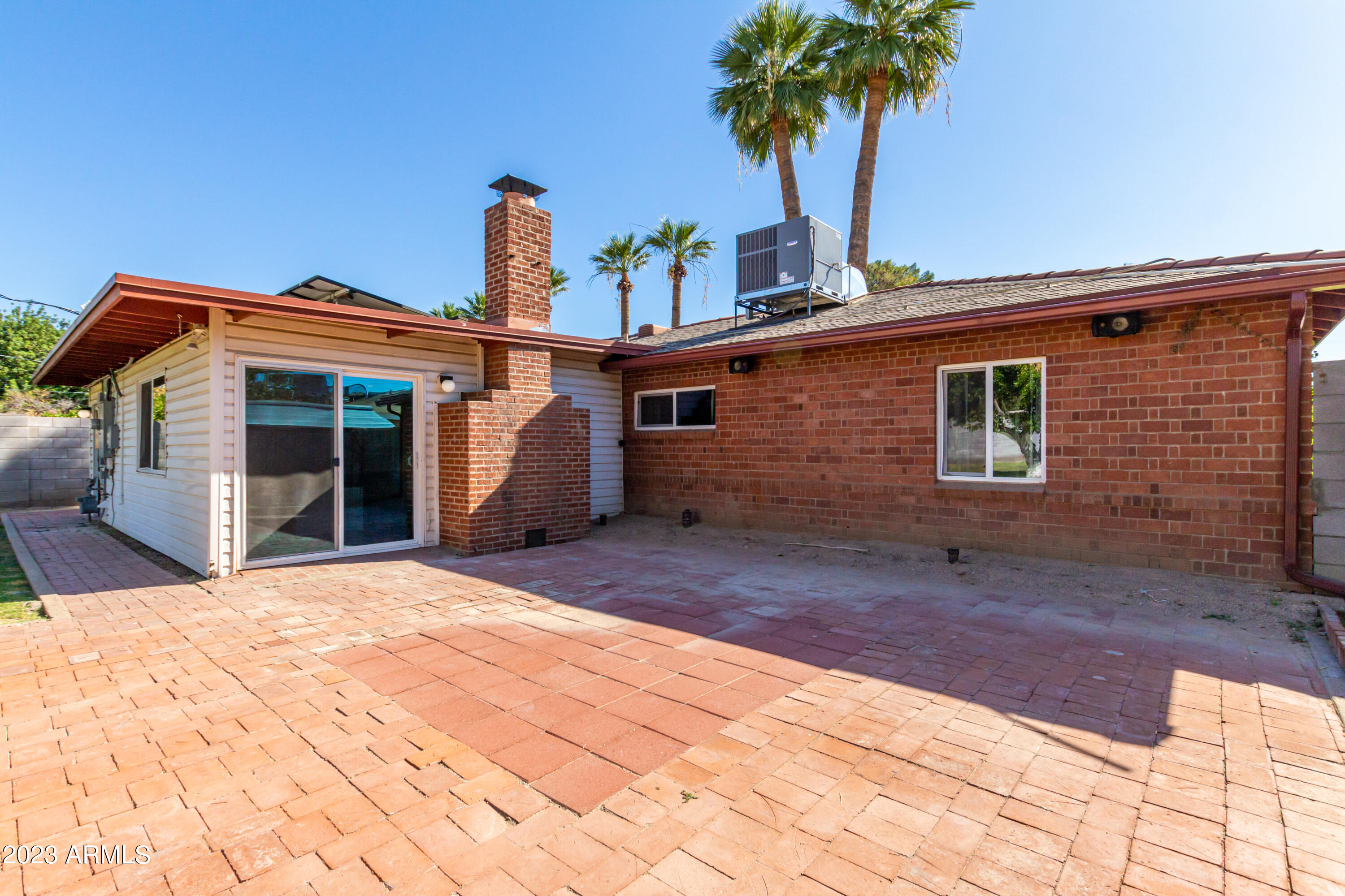 826 E LAMAR Road