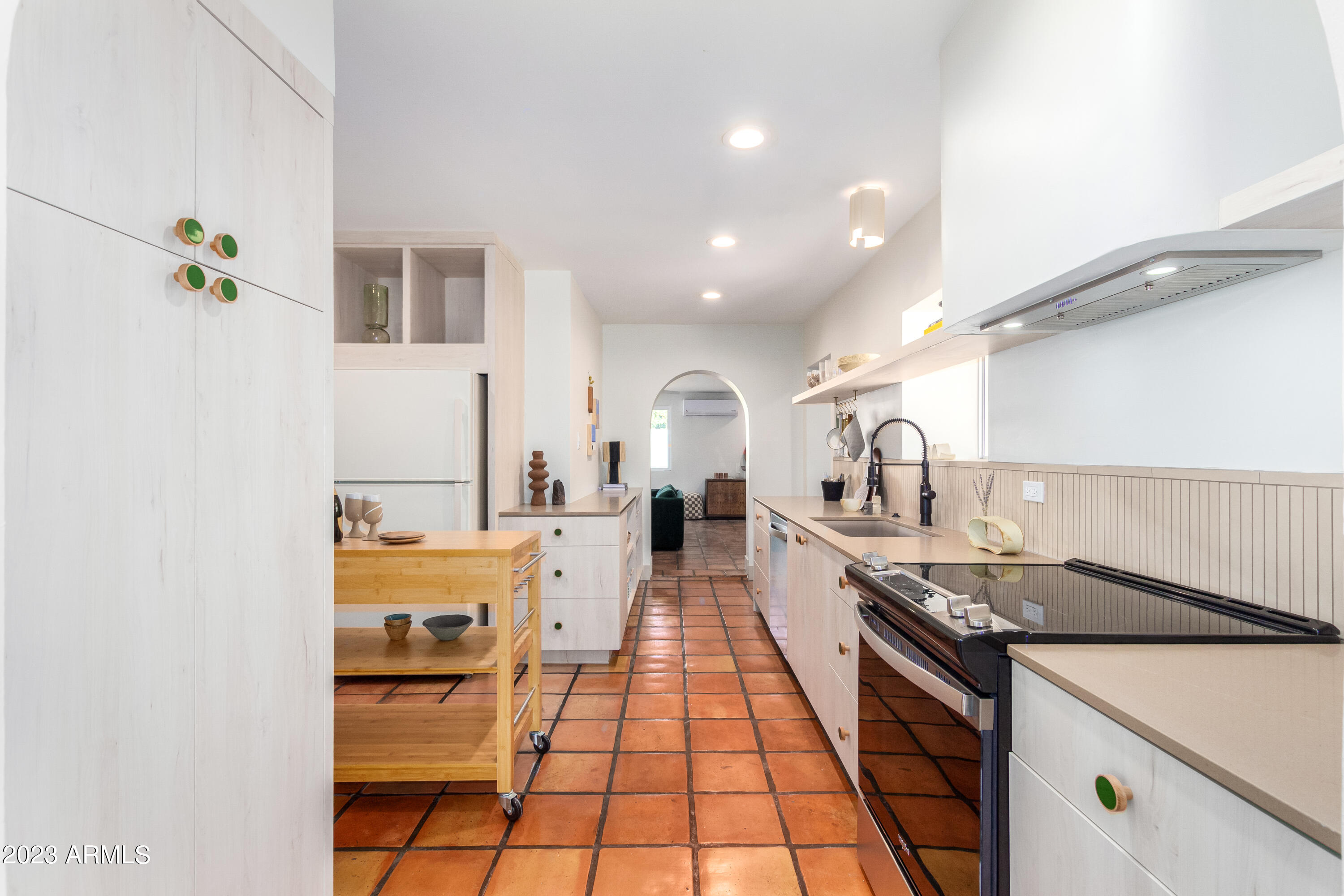 826 E LAMAR Road