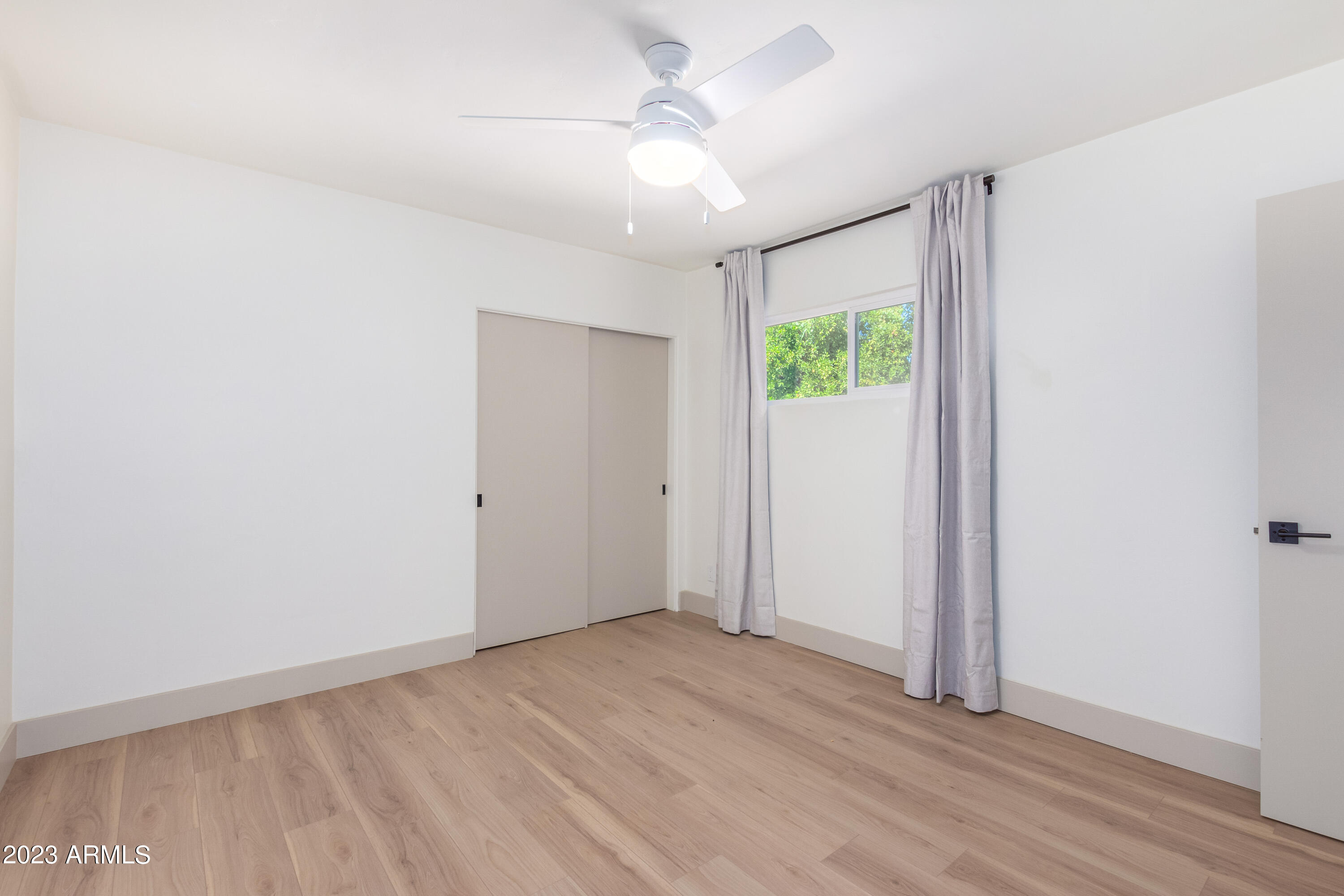 826 E LAMAR Road
