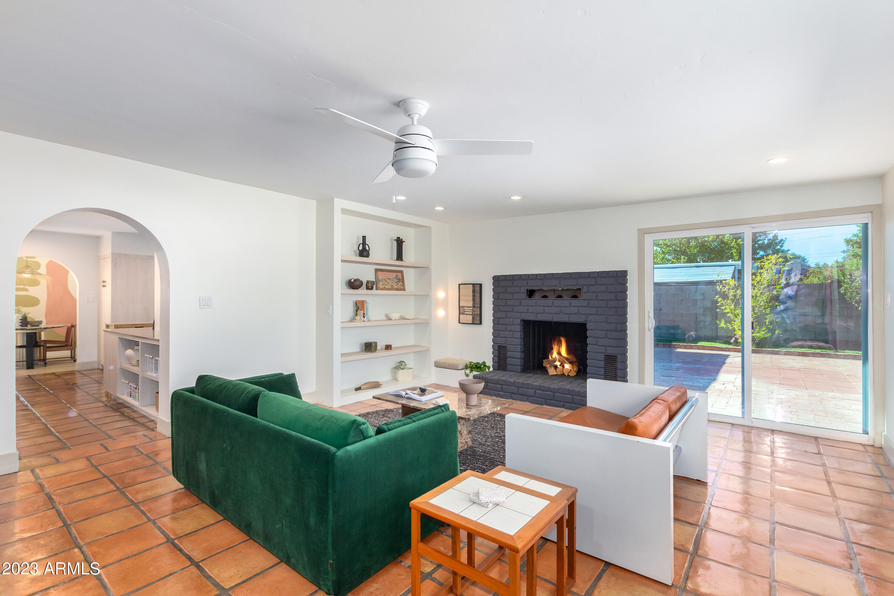 826 E LAMAR Road
