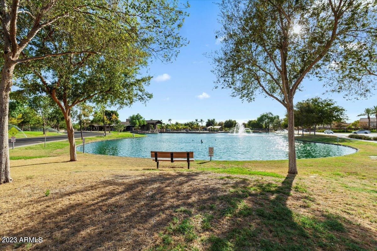 43922 W LINDGREN Drive