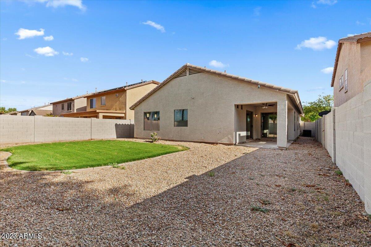 43922 W LINDGREN Drive