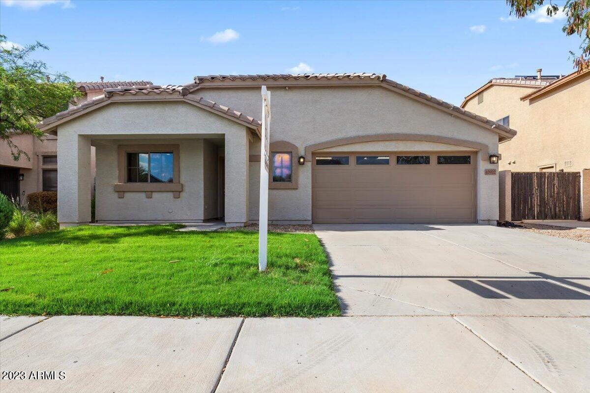 43922 W LINDGREN Drive