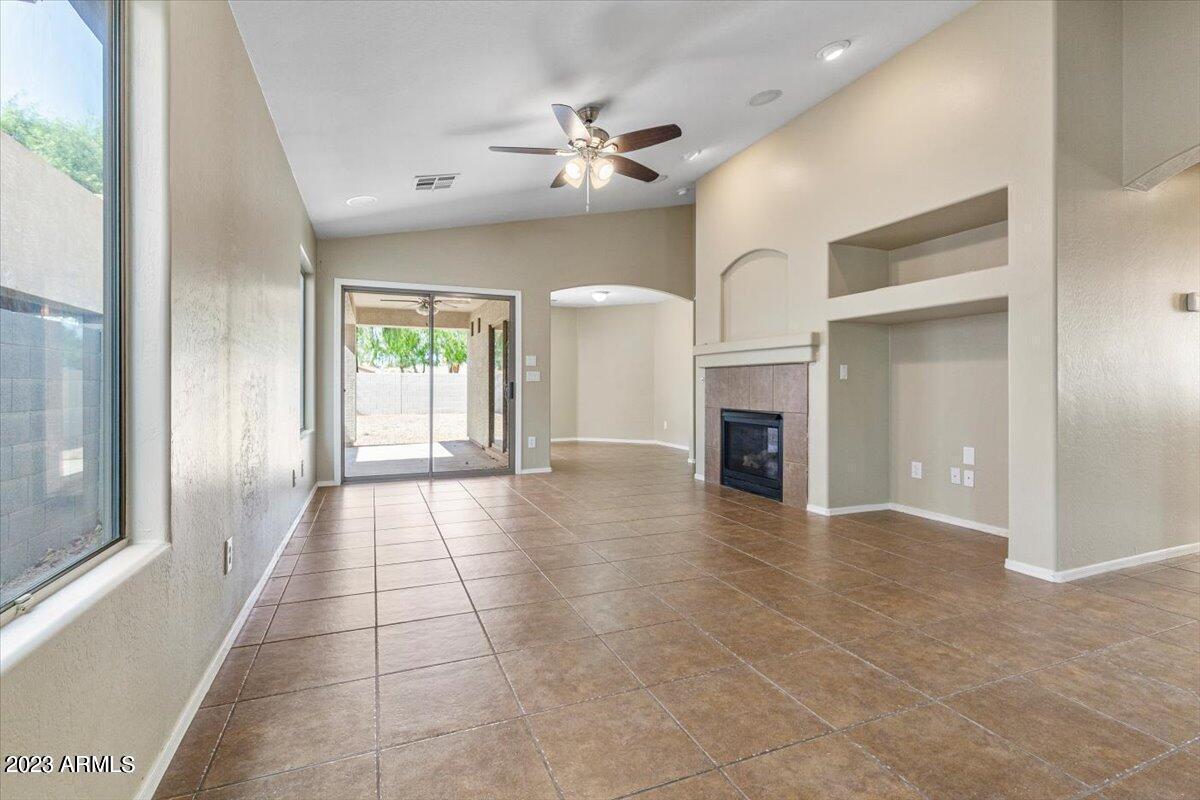 43922 W LINDGREN Drive