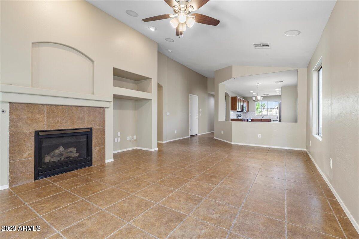 43922 W LINDGREN Drive