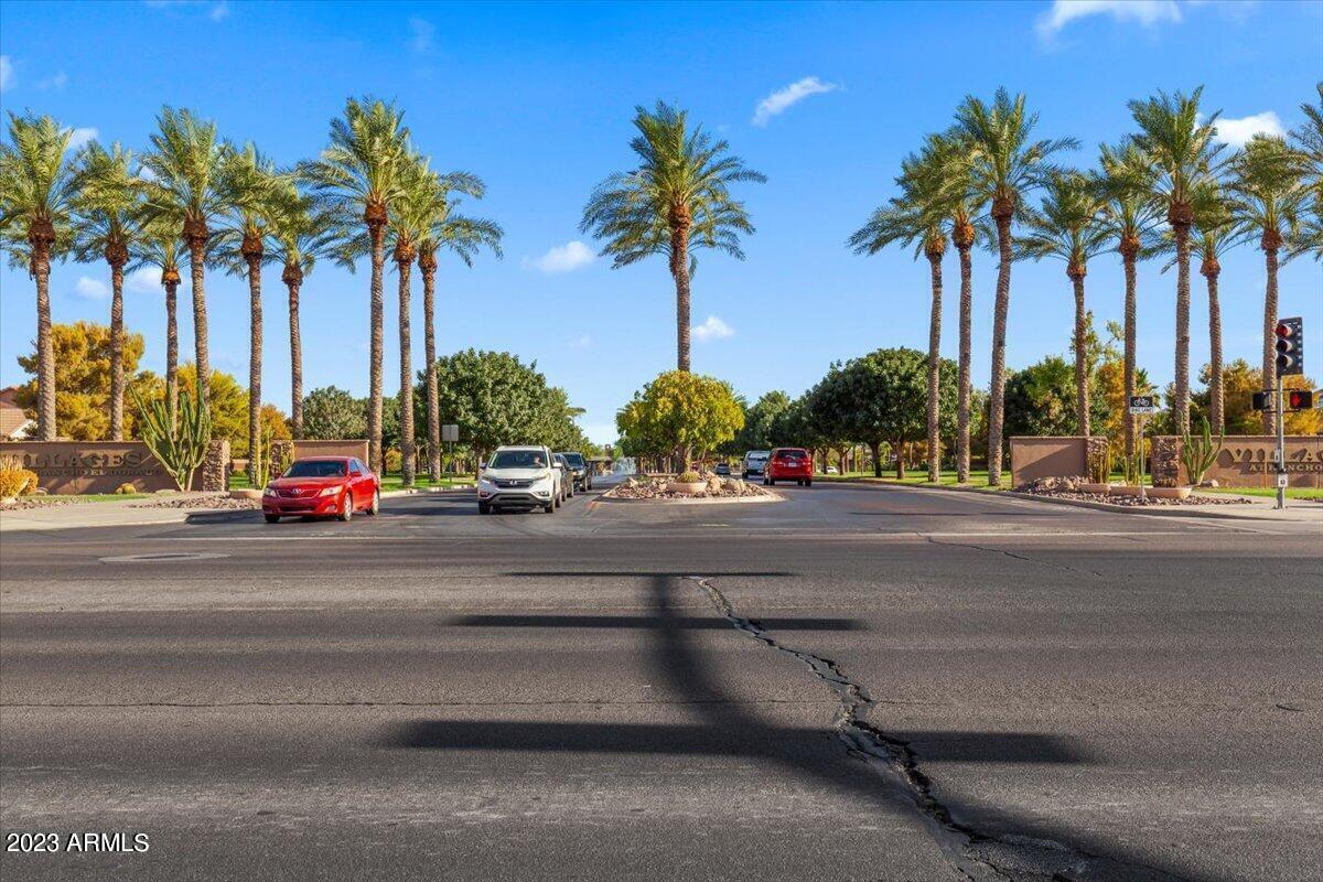 43922 W LINDGREN Drive