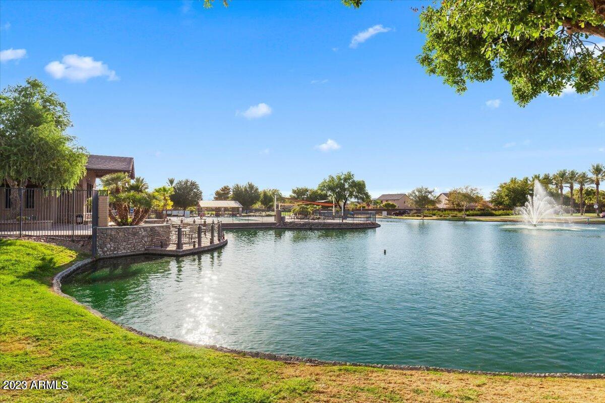 43922 W LINDGREN Drive
