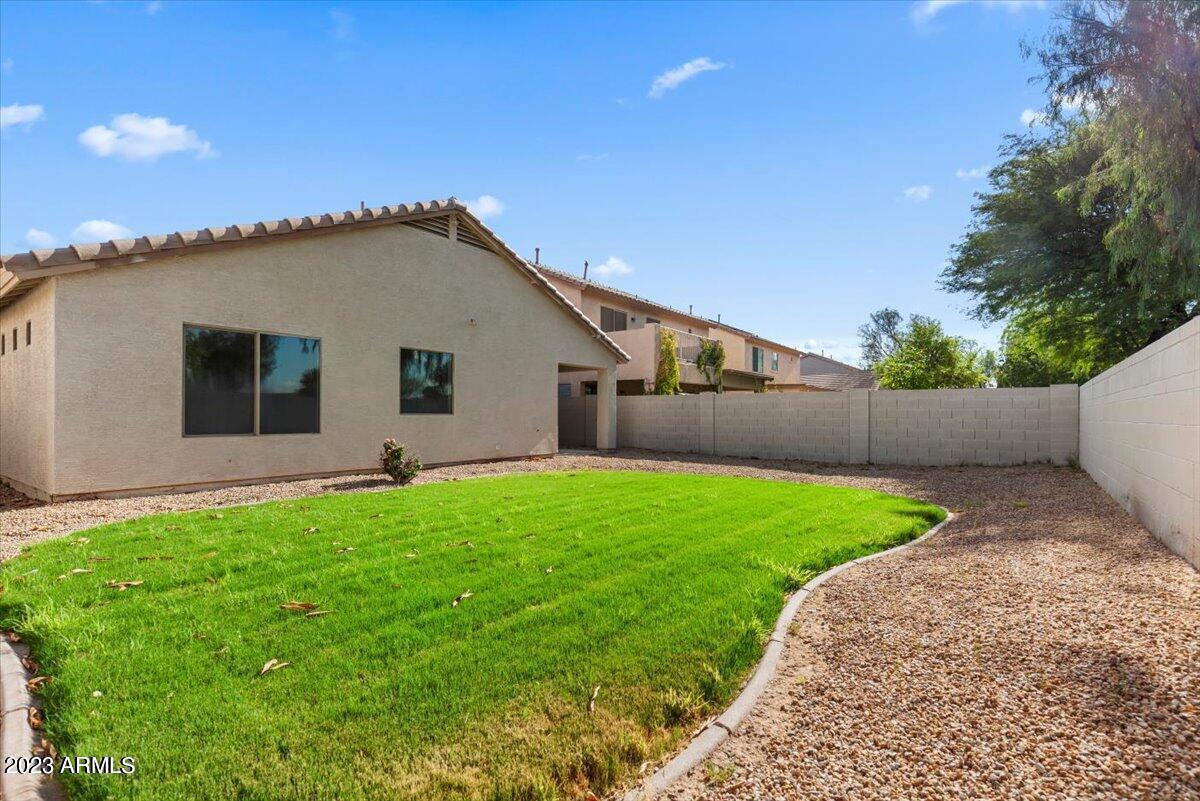 43922 W LINDGREN Drive