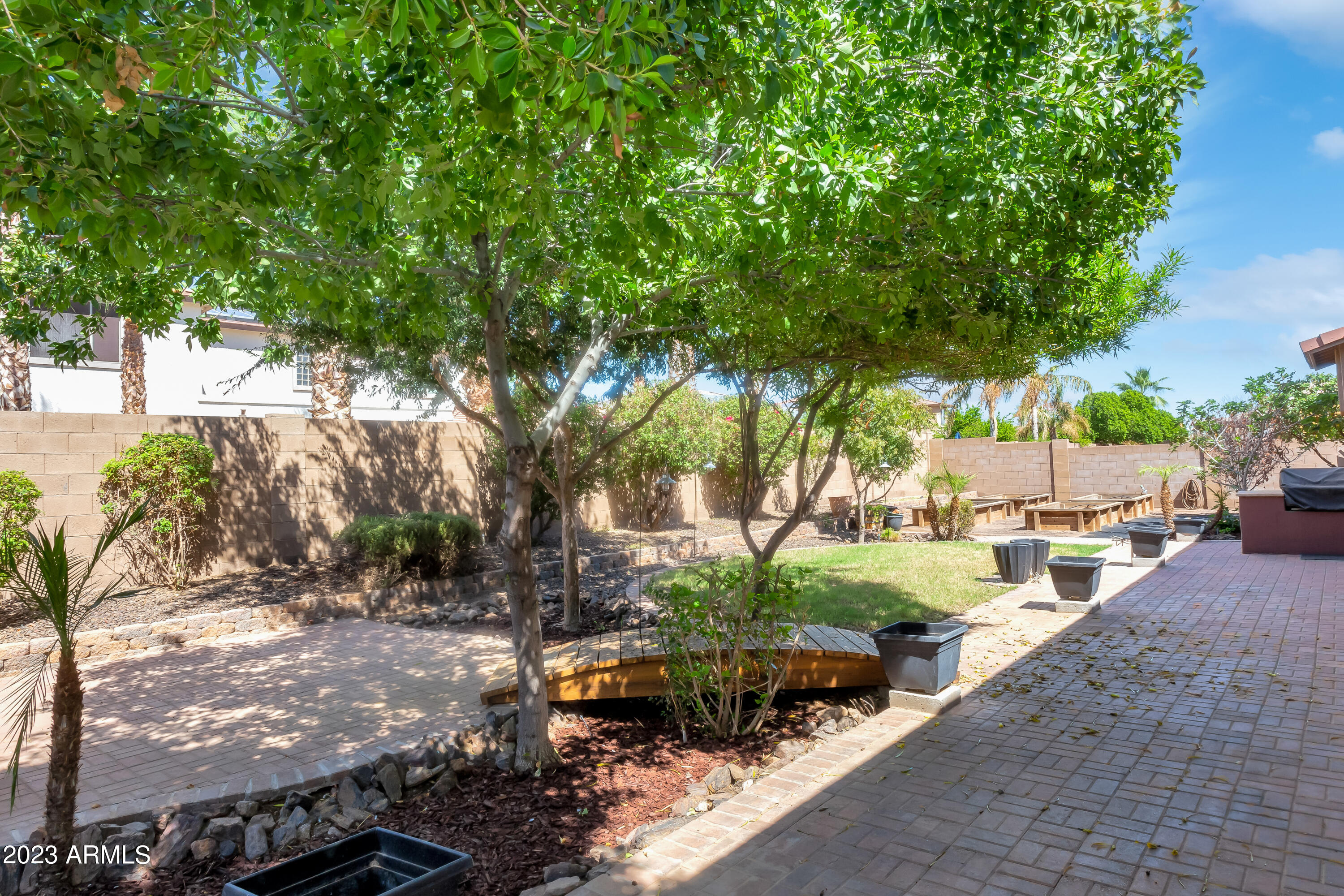 18454 W MAUNA LOA Lane