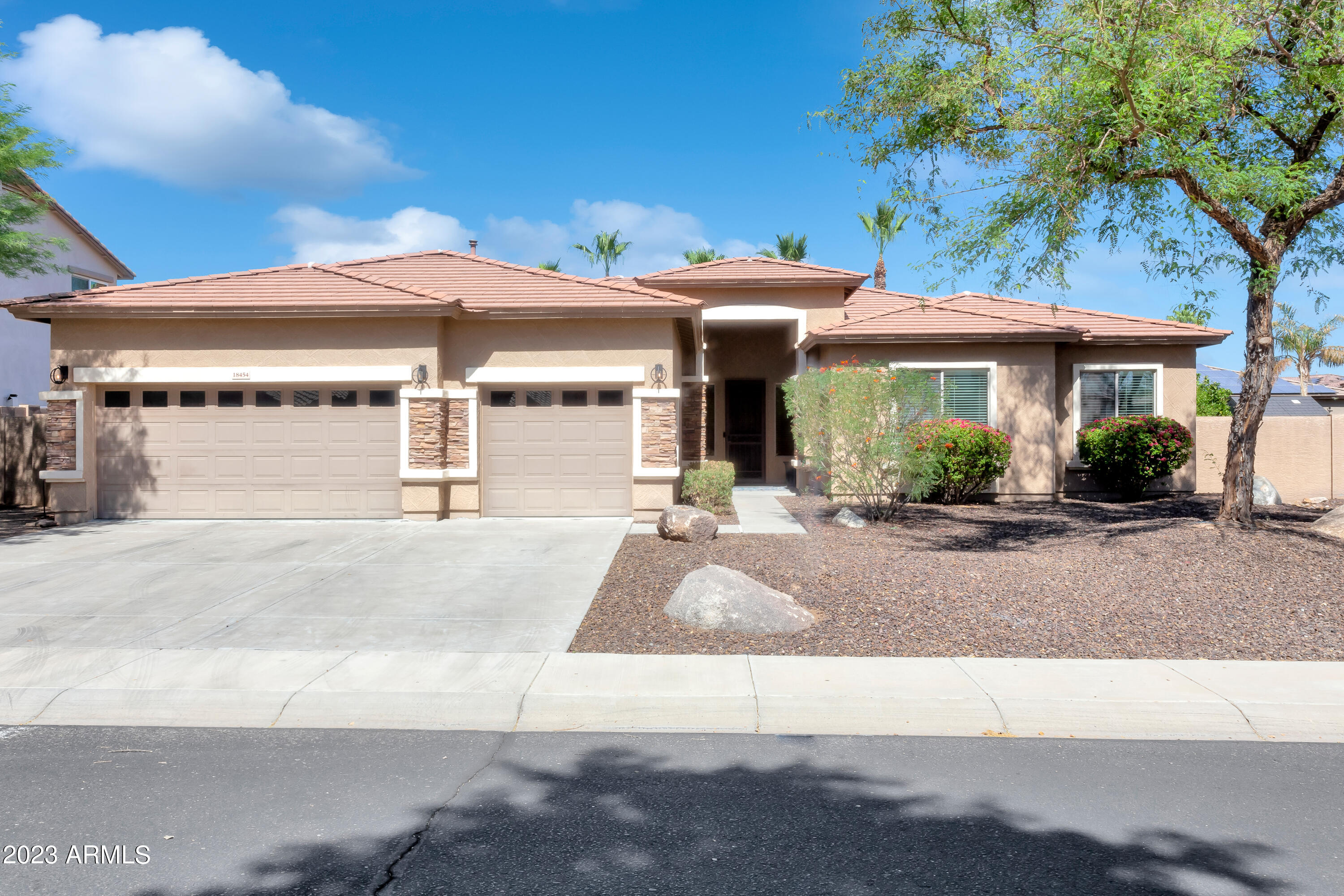 18454 W MAUNA LOA Lane