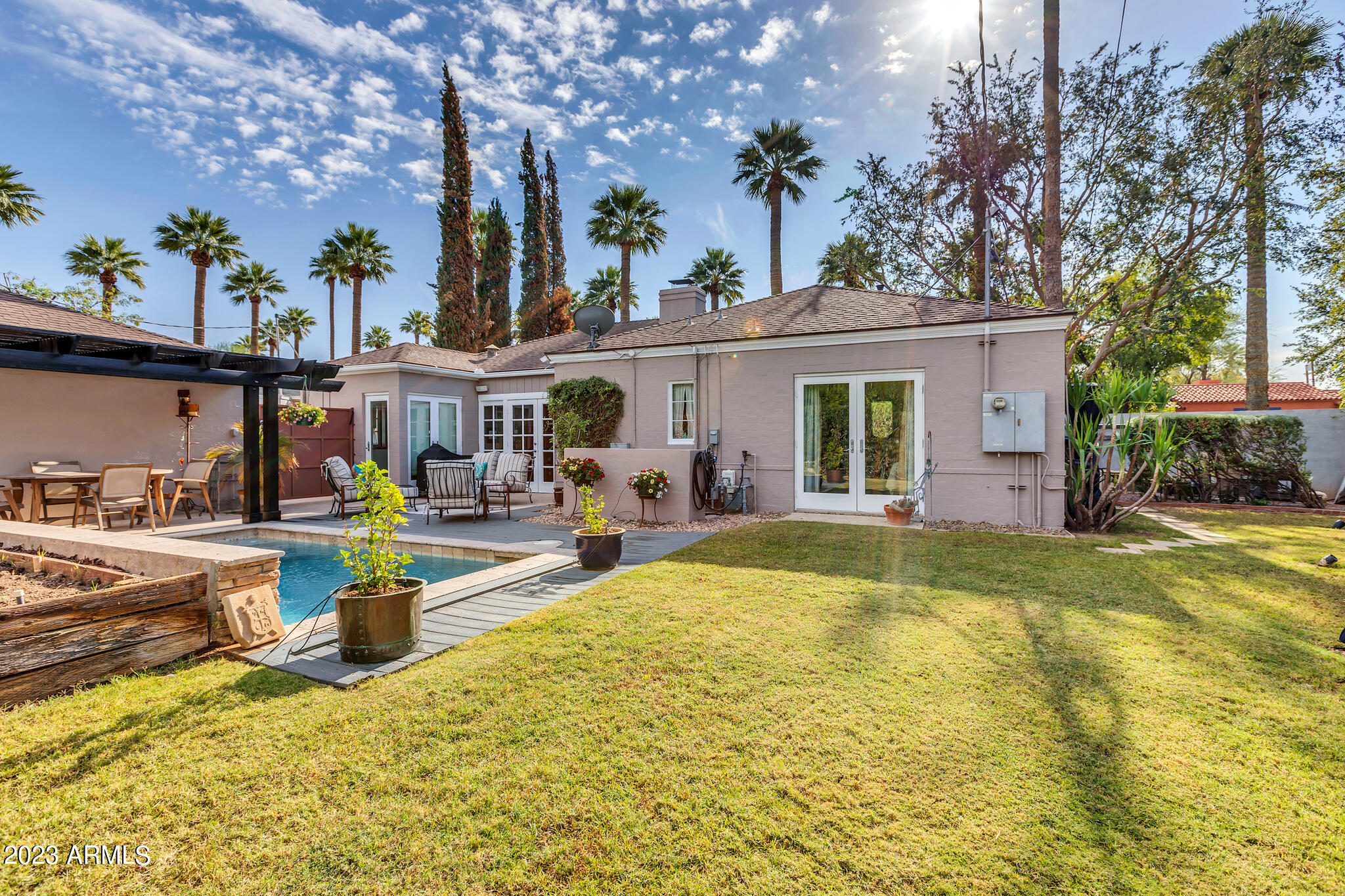 1228 W CORONADO Road