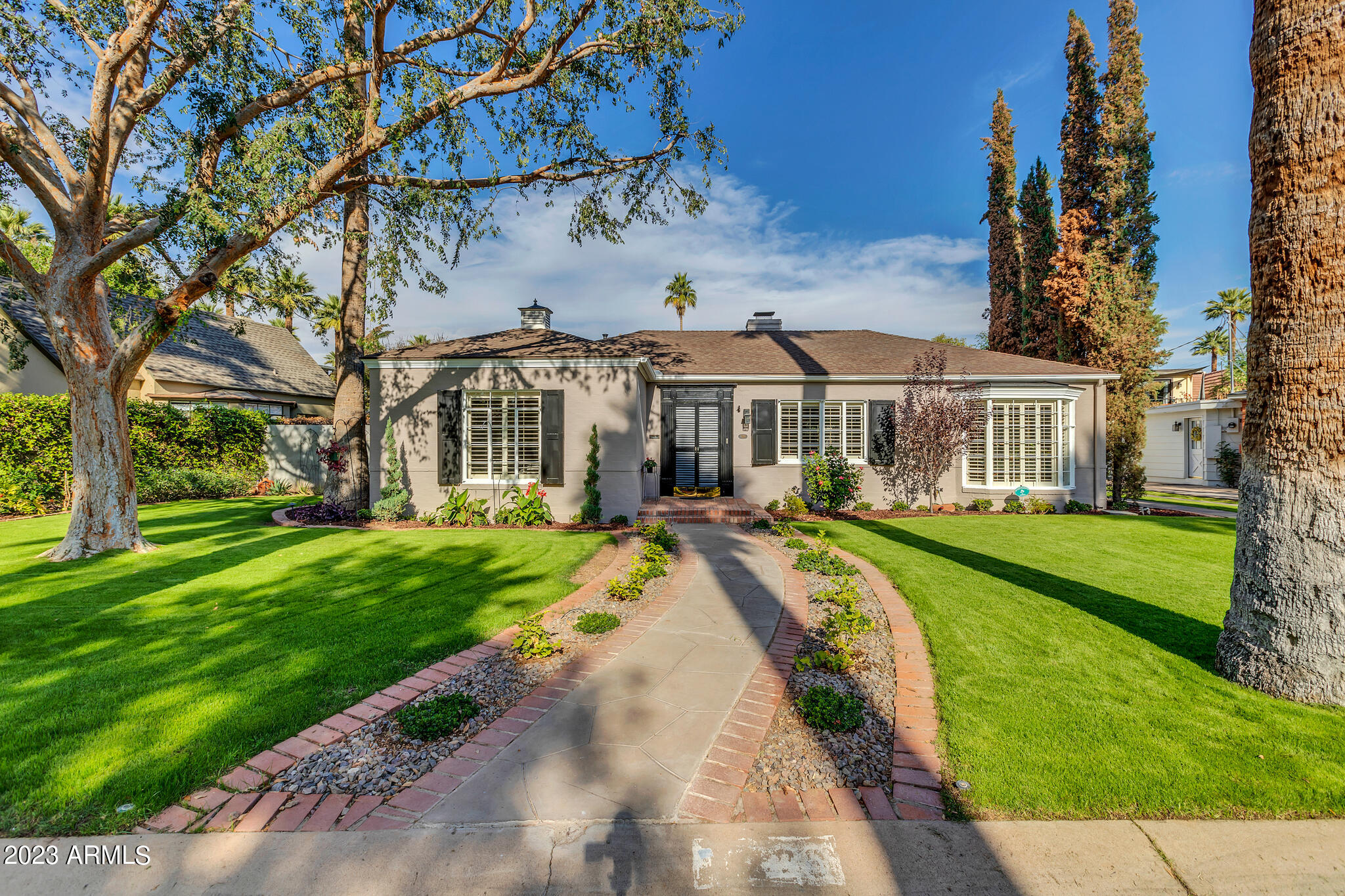 1228 W CORONADO Road