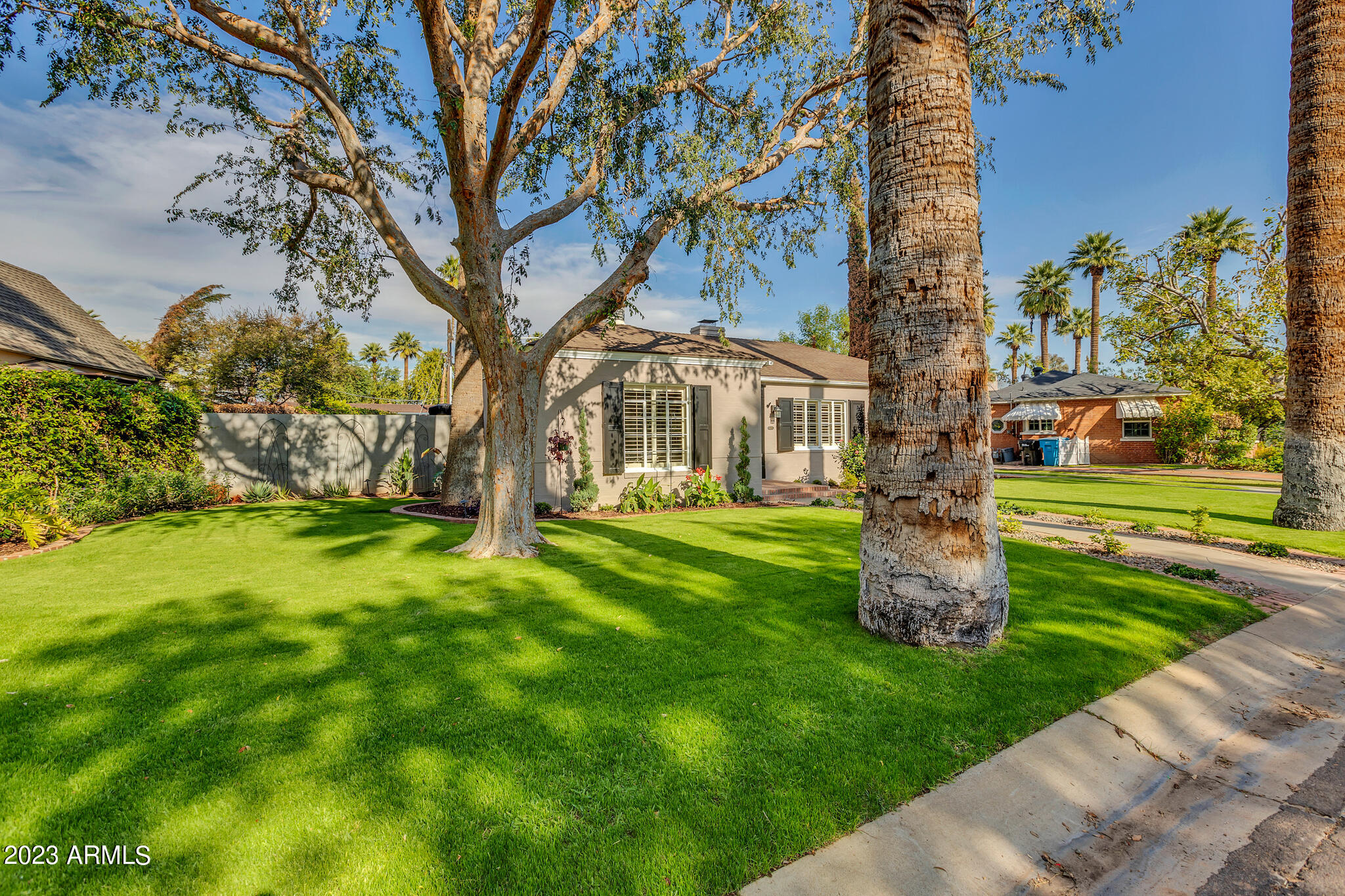 1228 W CORONADO Road