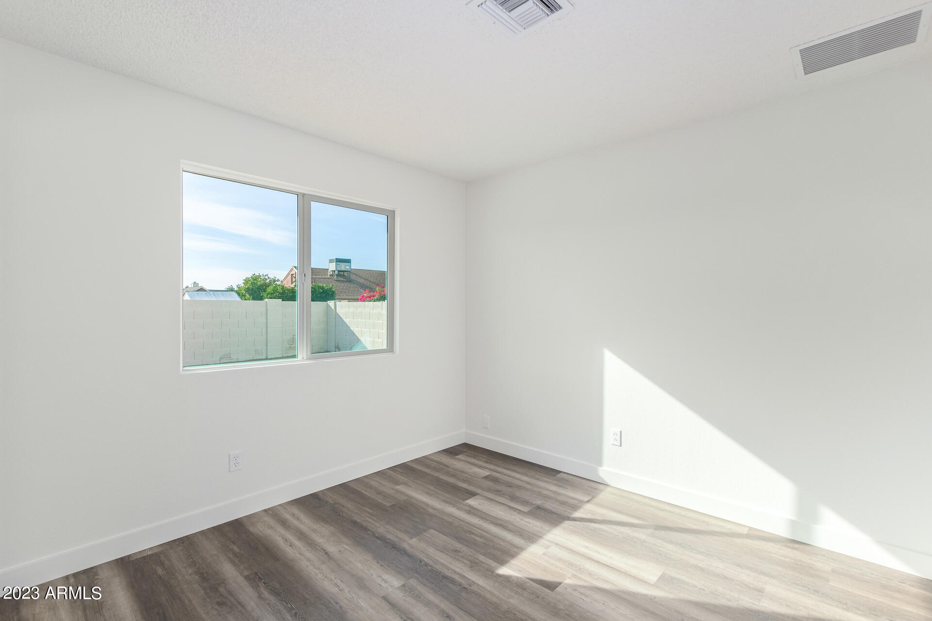 7007 W Cinnabar Avenue