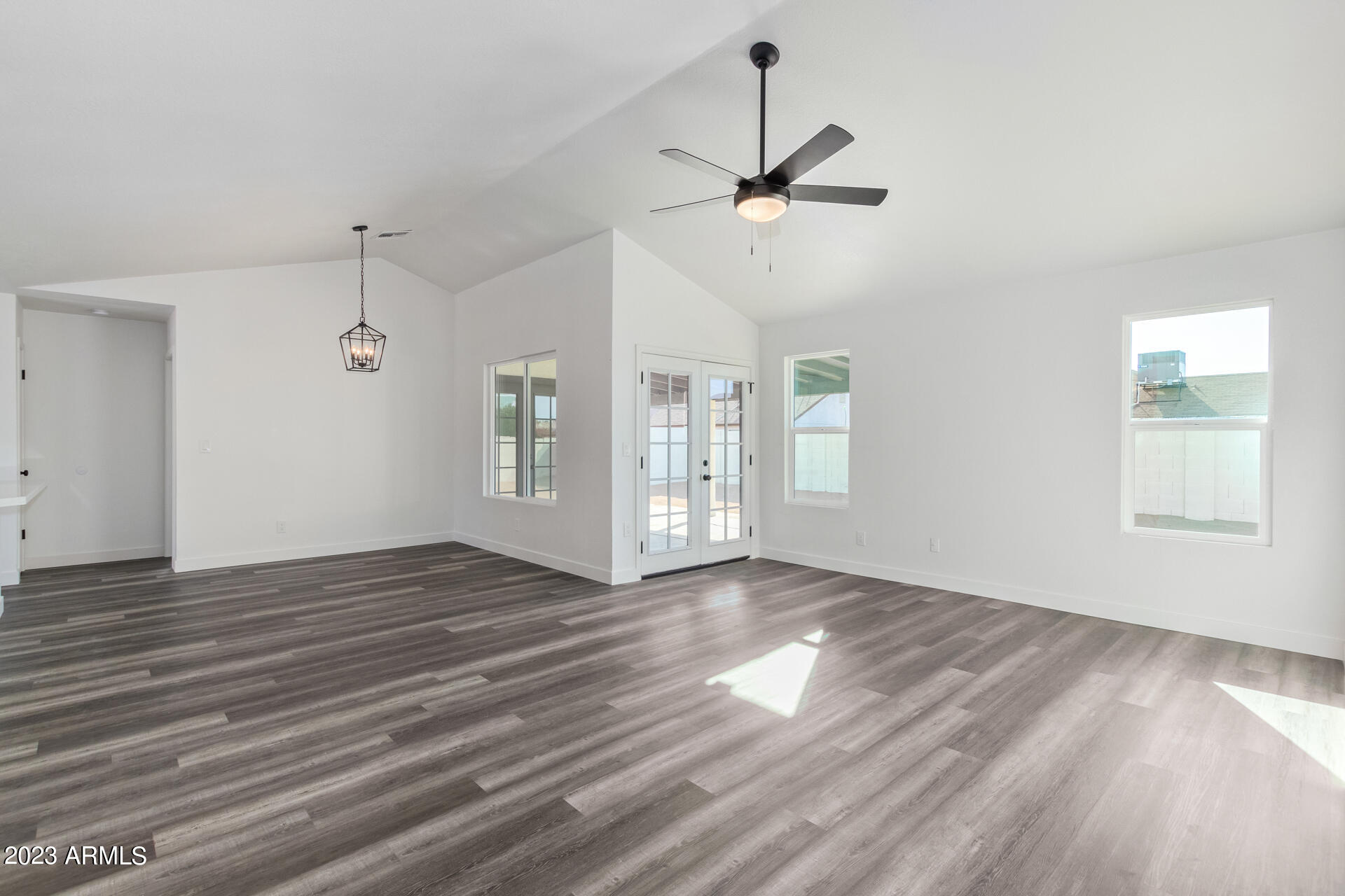 7007 W Cinnabar Avenue