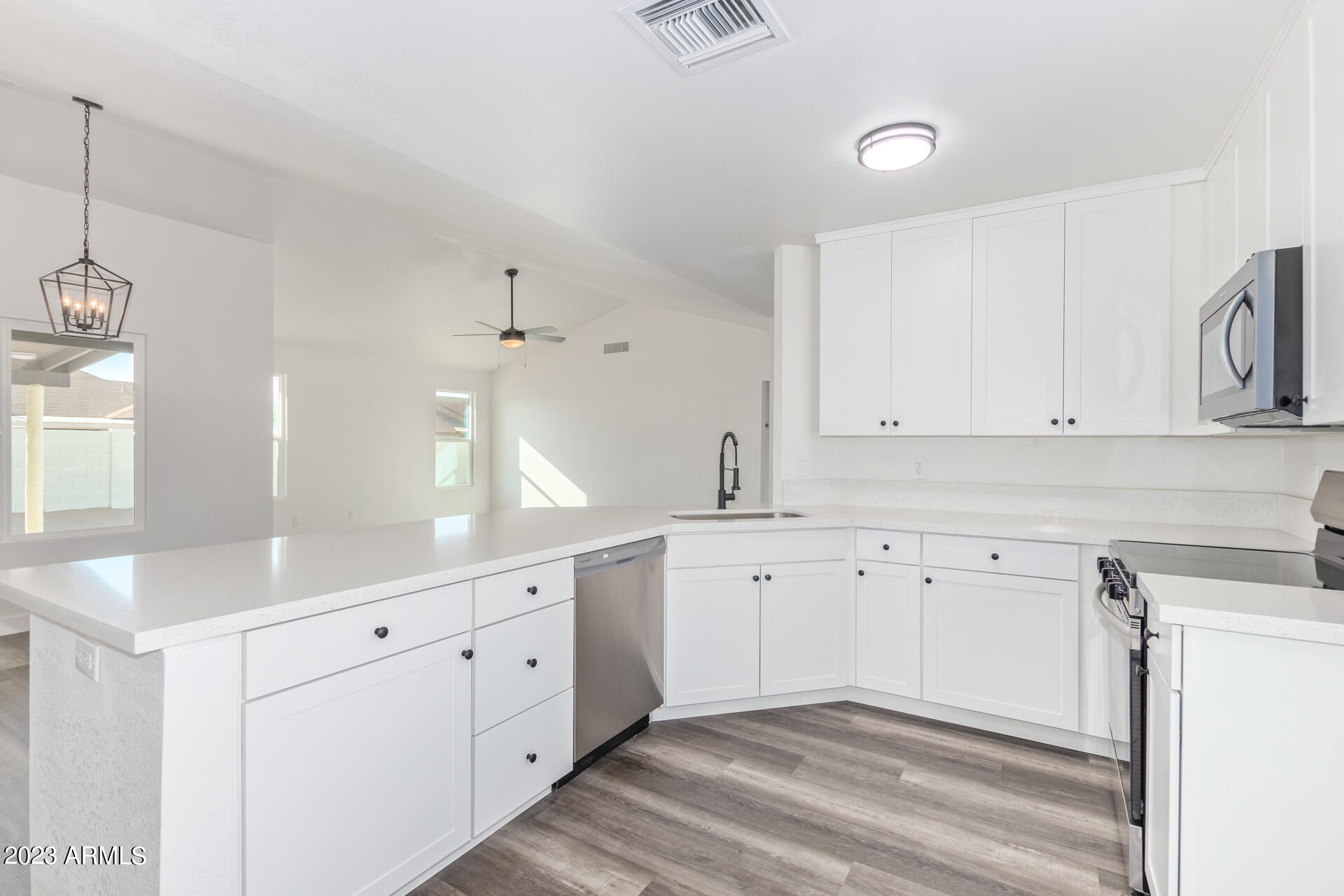 7007 W Cinnabar Avenue