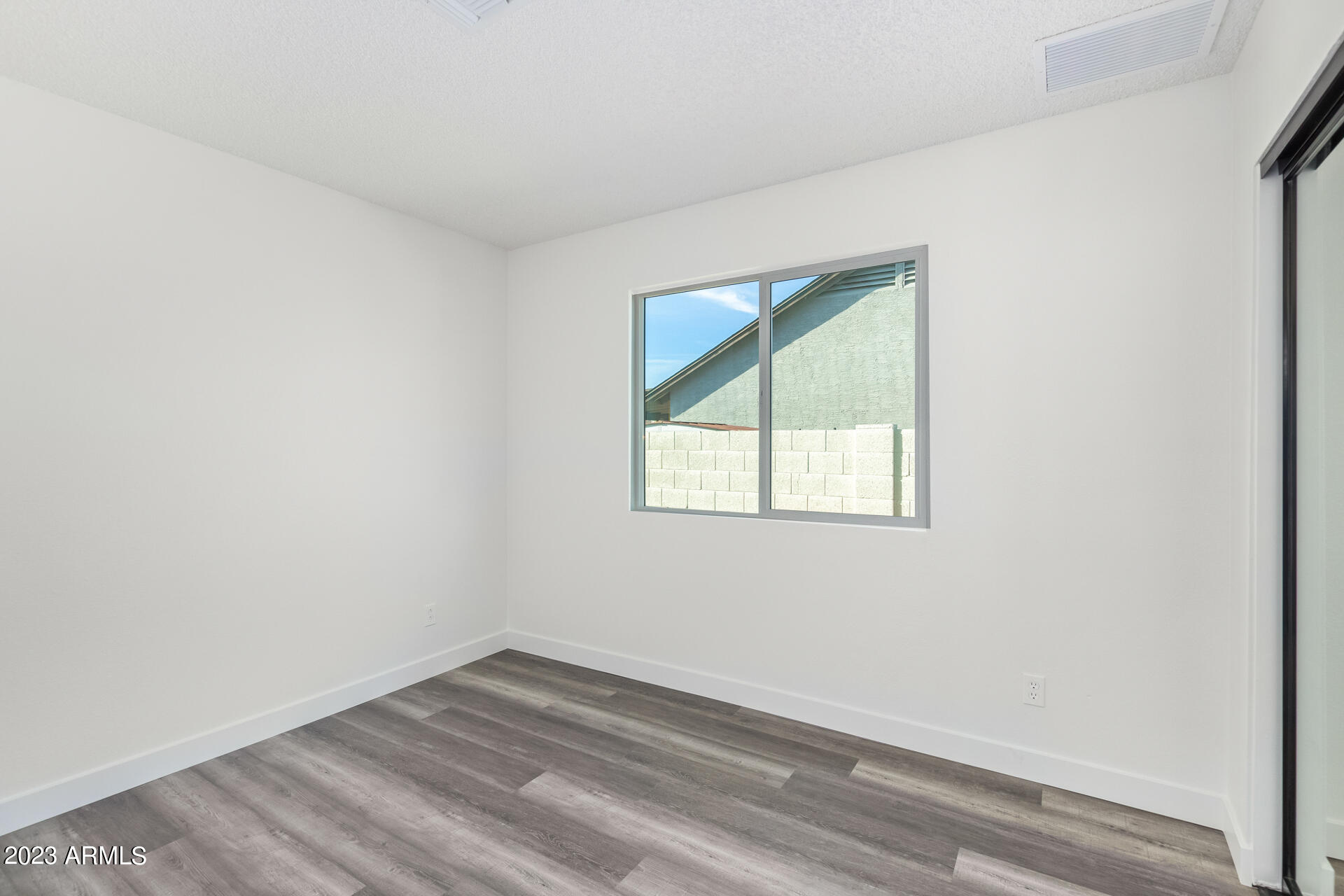 7007 W Cinnabar Avenue