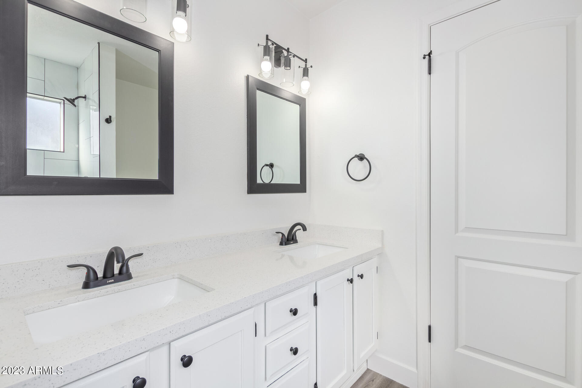 7007 W Cinnabar Avenue