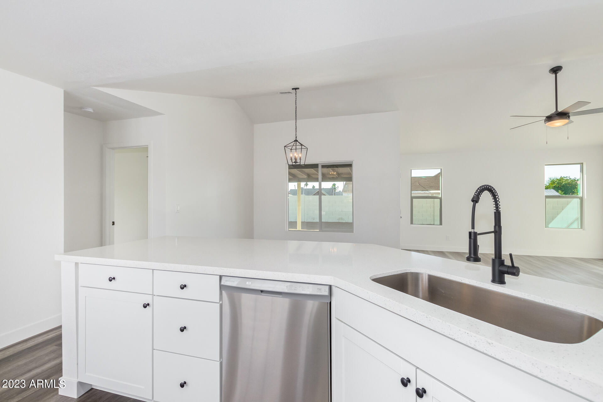 7007 W Cinnabar Avenue