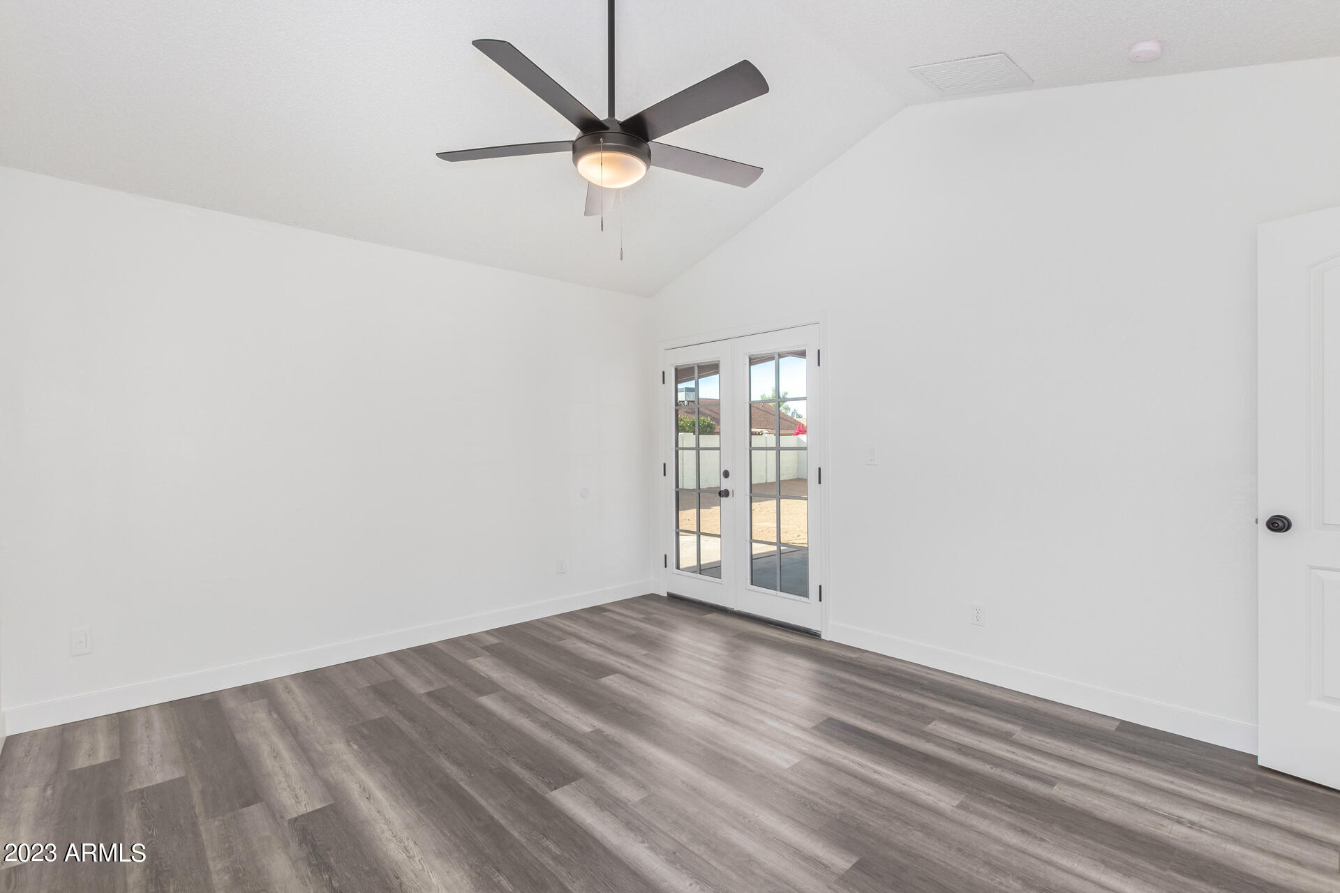 7007 W Cinnabar Avenue