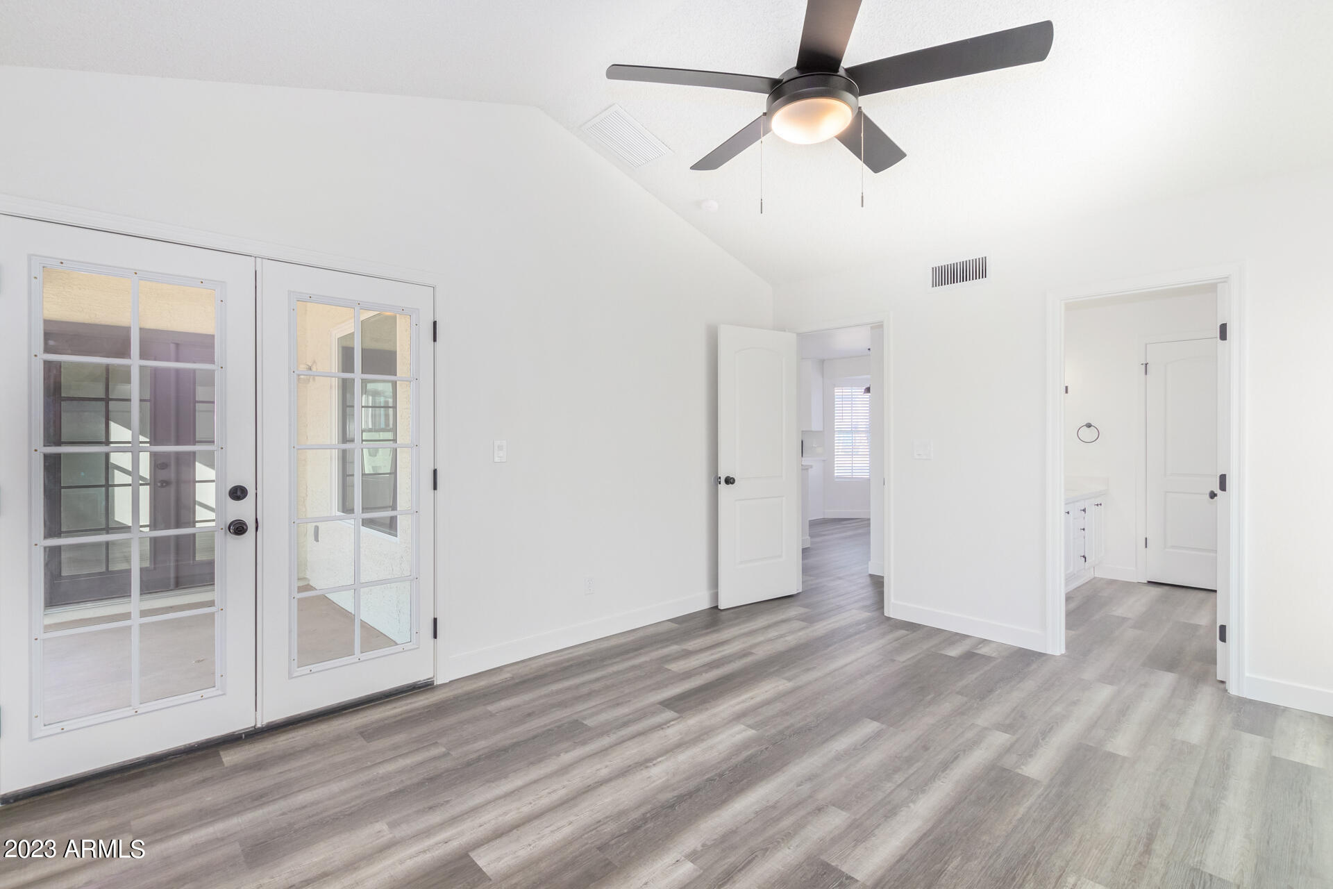 7007 W Cinnabar Avenue