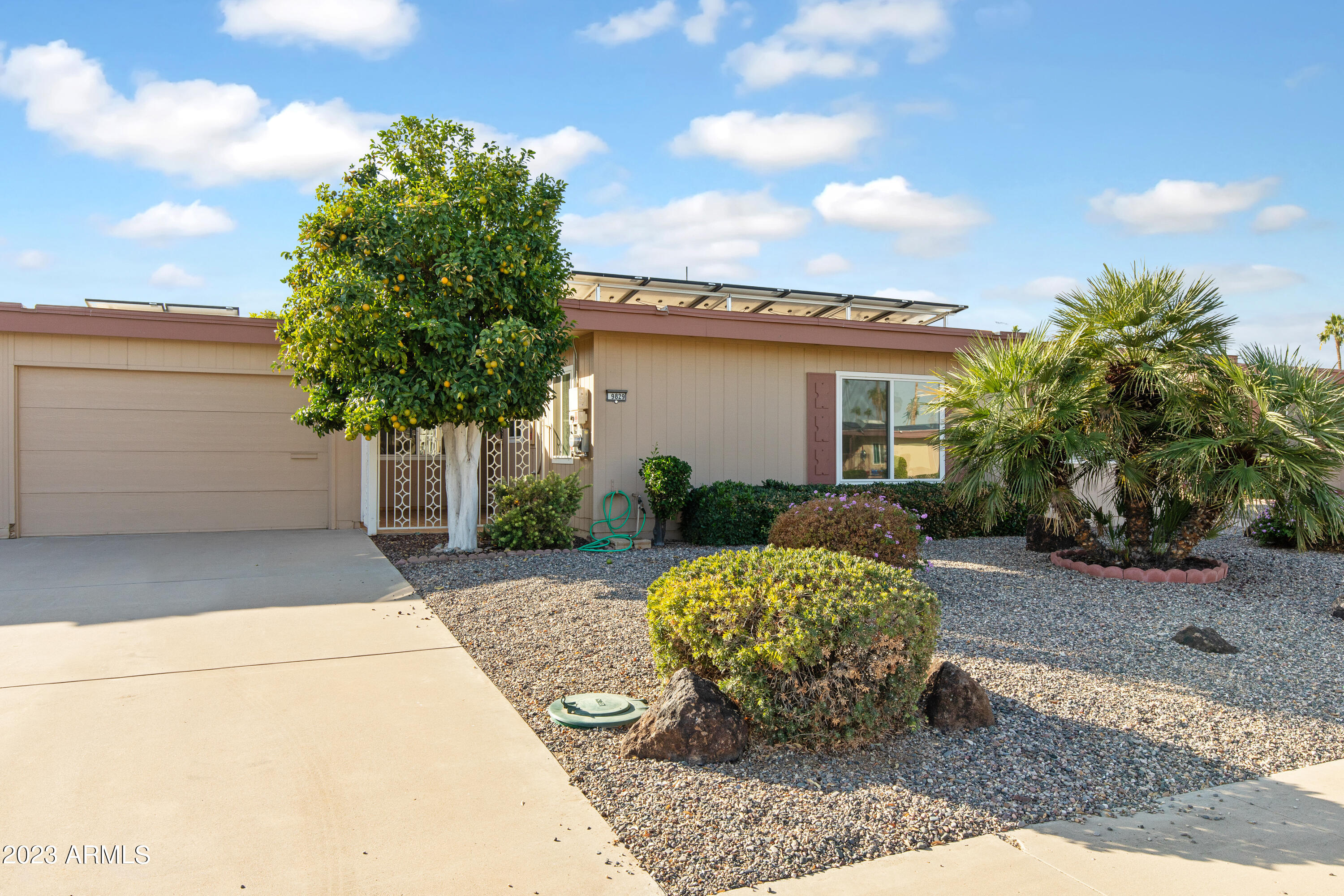 9829 W ROYAL RIDGE Drive