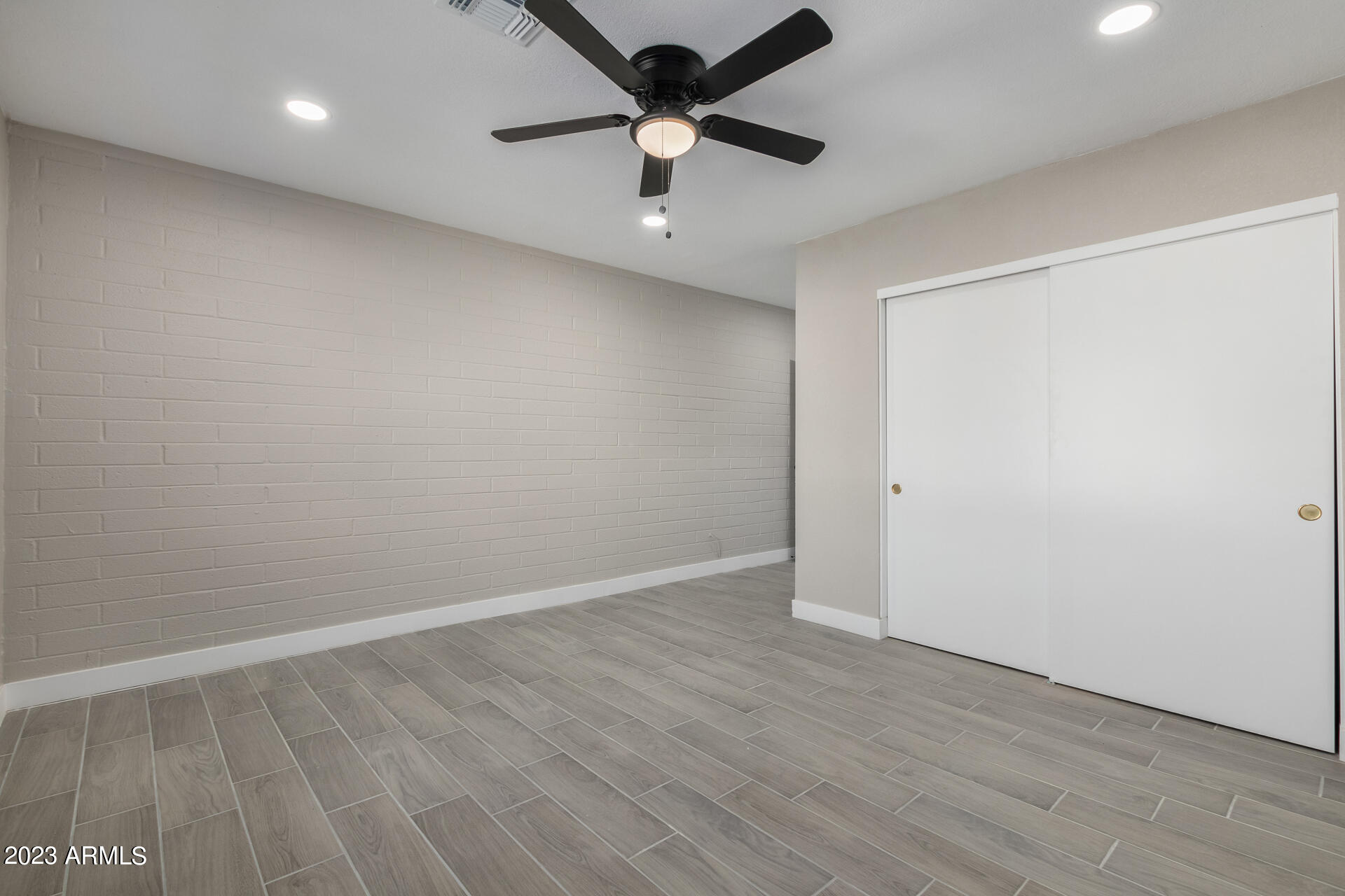 2341 W LAUREL Lane